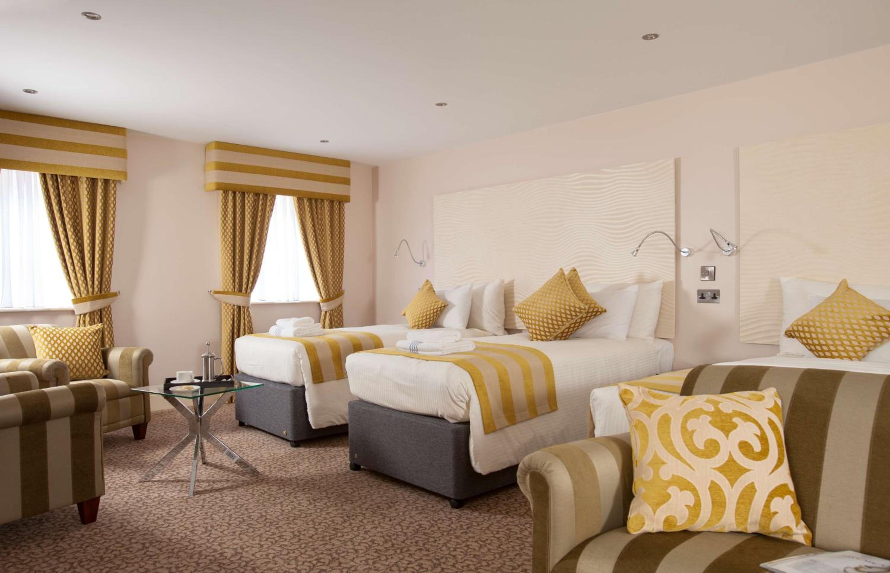 Executive Family Room - Photo 1
