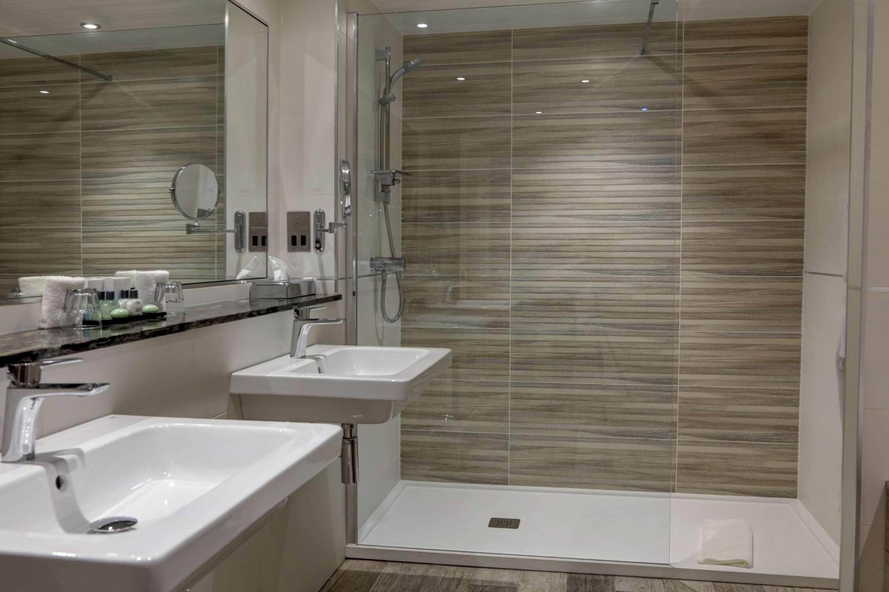 Executive King Room - Non-Smoking - Photo 2