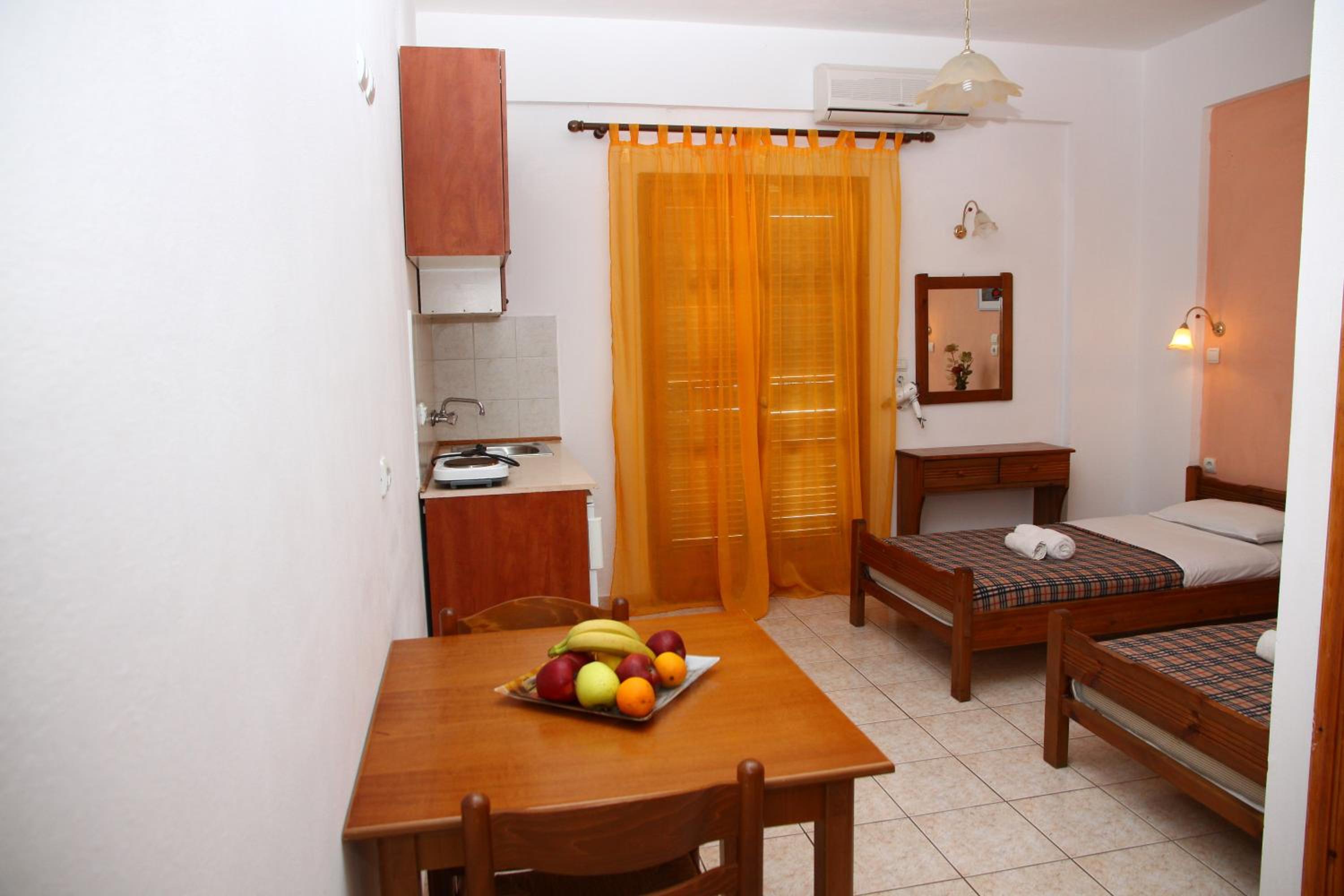 Studio (2 Adults)