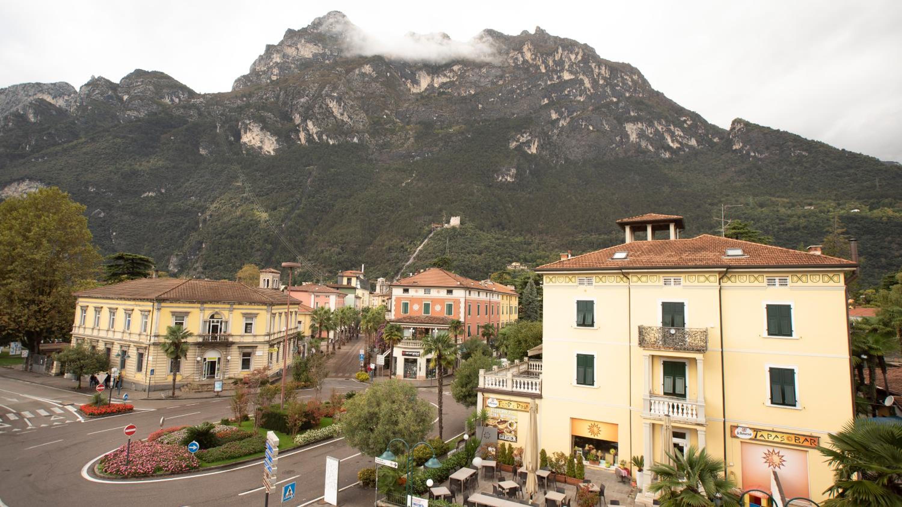 Apartment with Mountain View photo 3