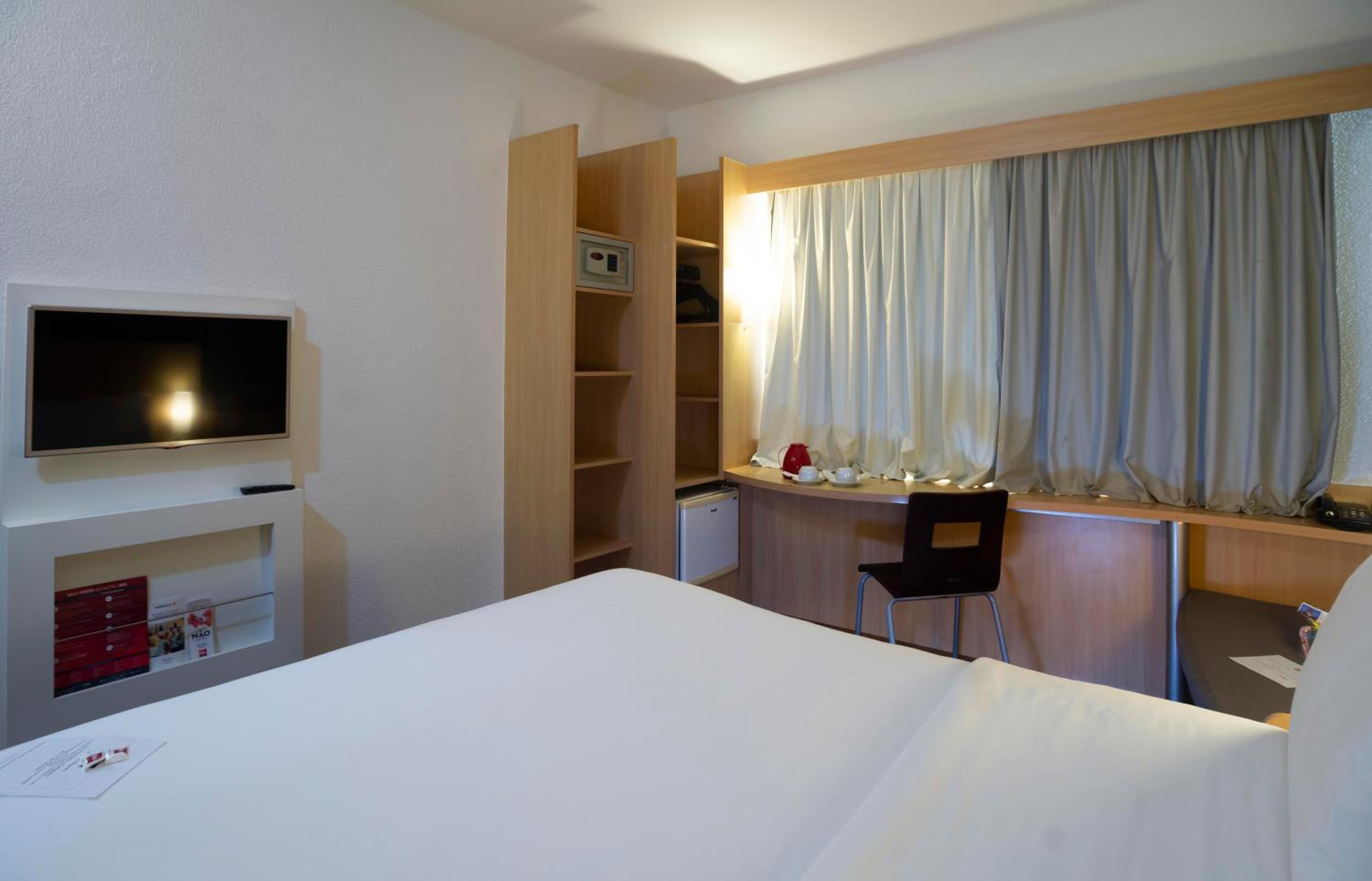 Standard One Double Bed - Photo 3