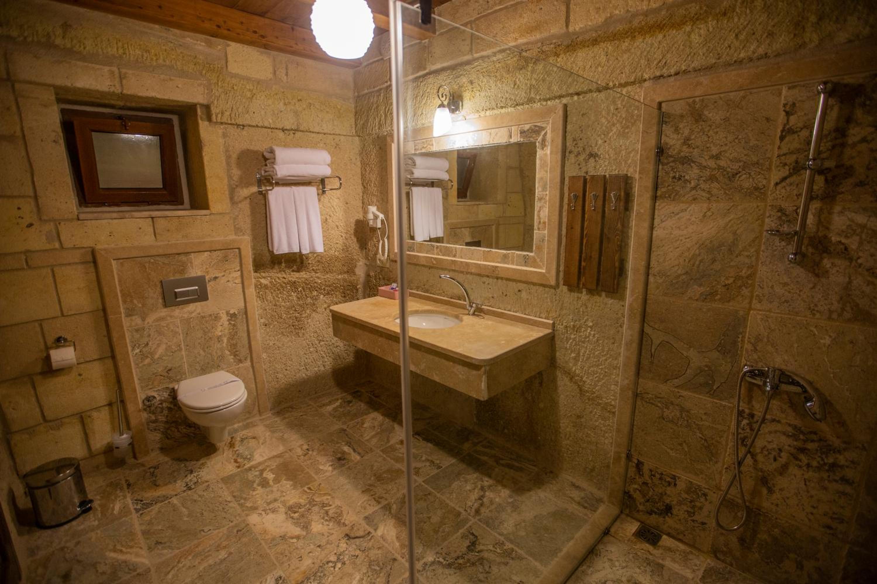  Superior Cave Room 101 photo 3