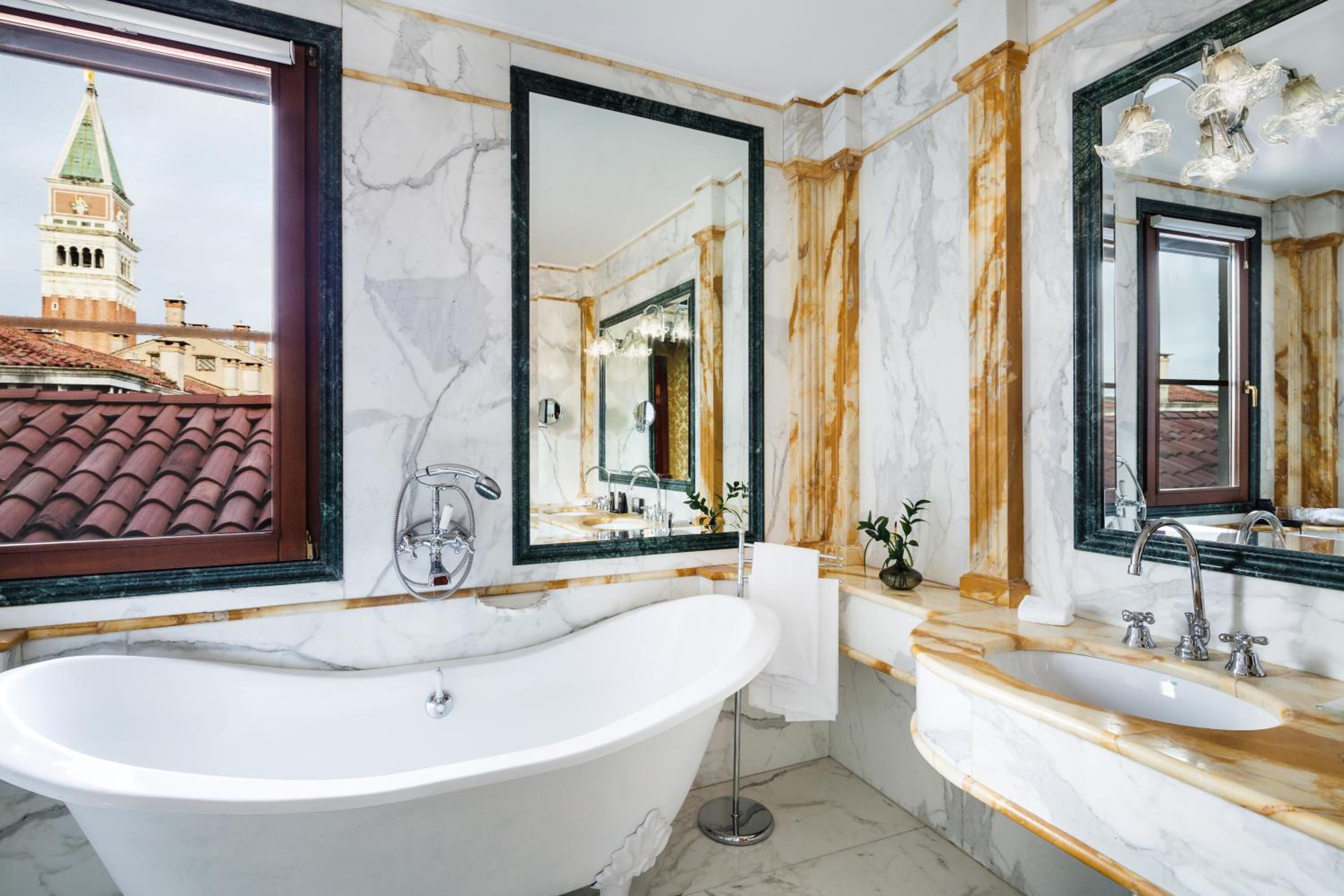 Tiziano Suite with Lagoon View - Photo 4