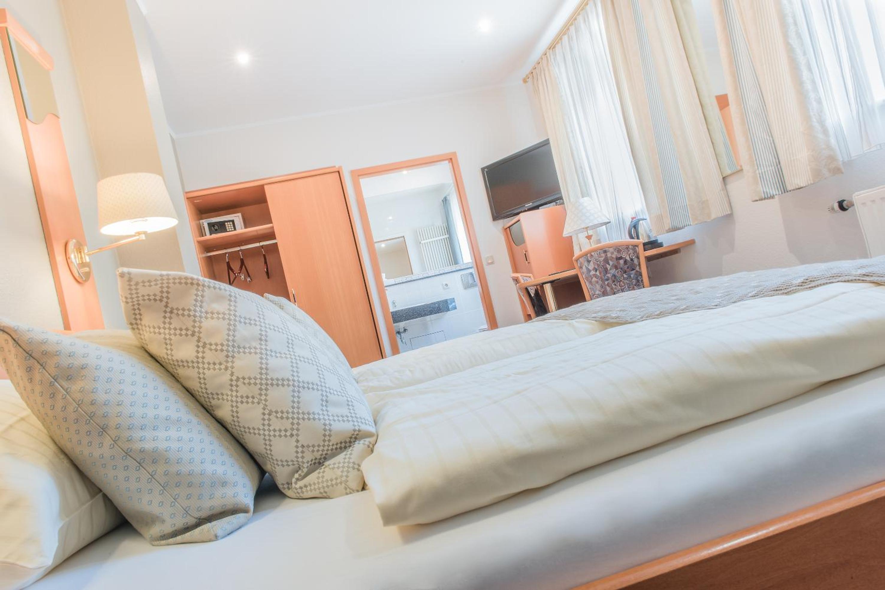 Comfort Double Room with Balcony - Photo 3