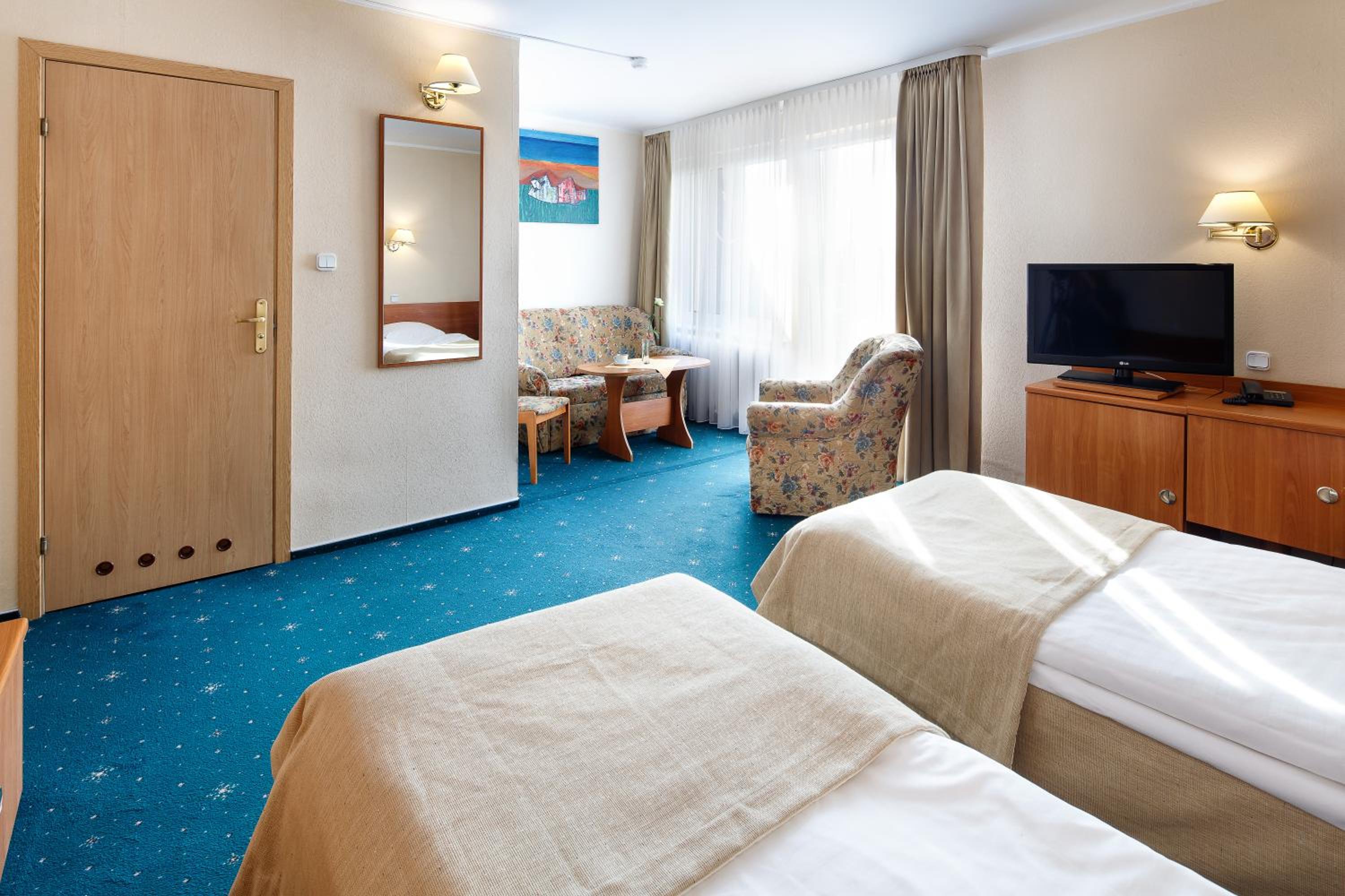 Double Room with Balcony or Terrace - Photo 5