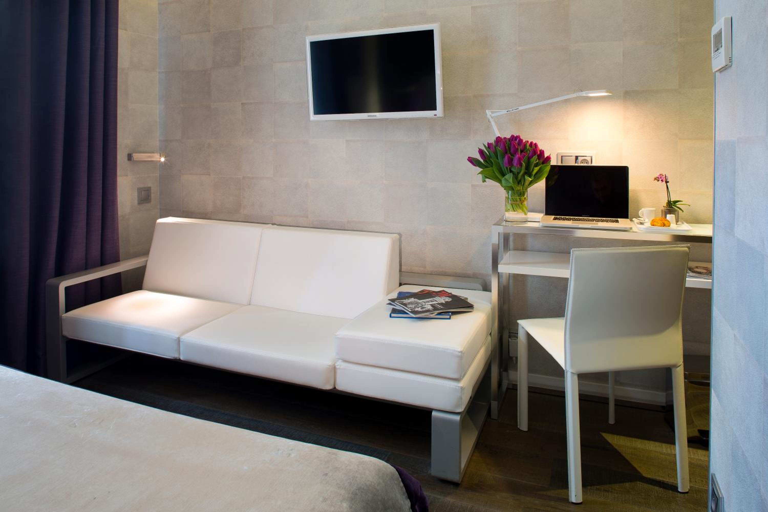 Superior Double Queen Room - Photo 10