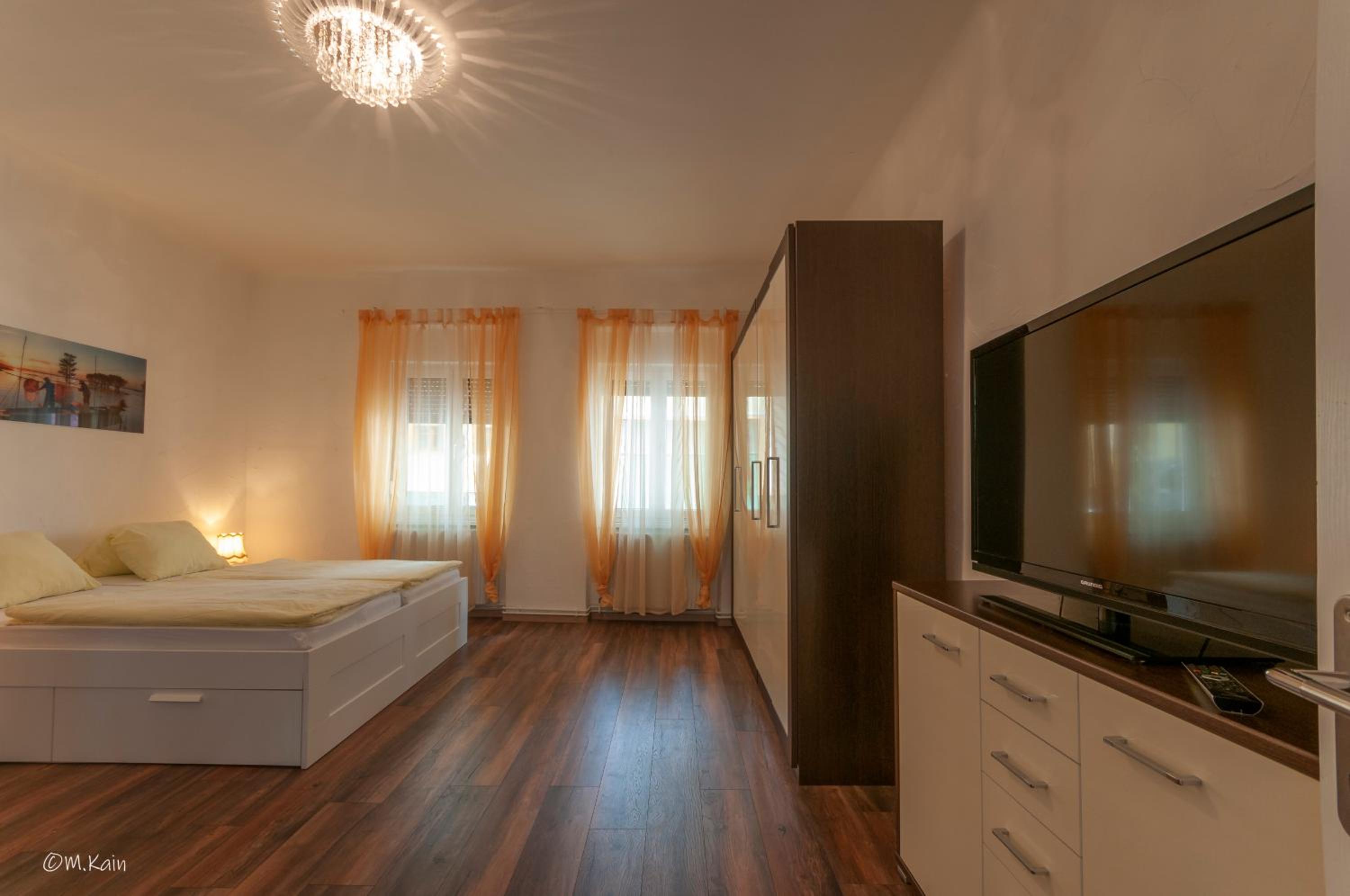 Two-Bedroom Apartment (8 Adults) - Photo 8
