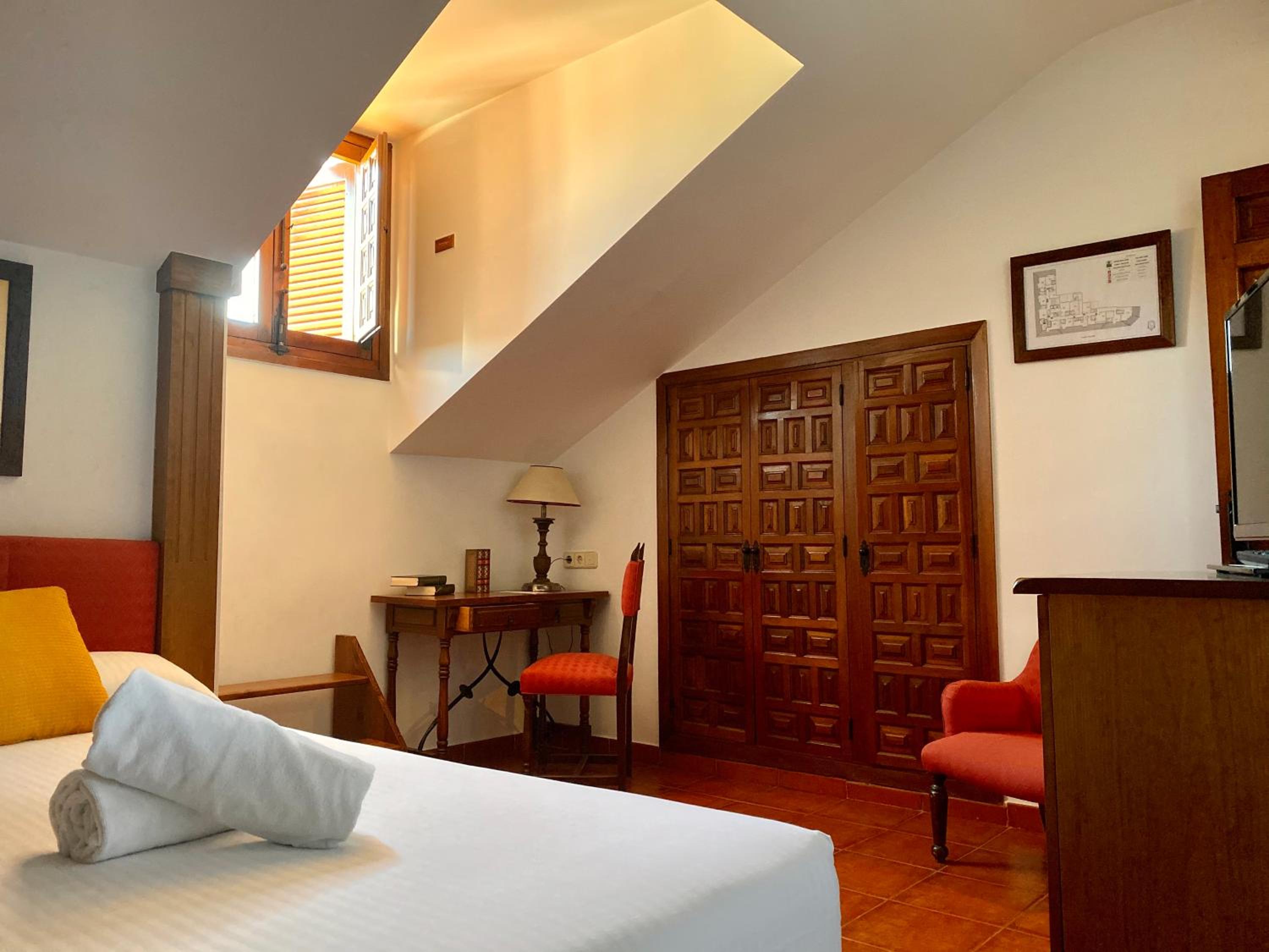 Standard Double Room - Photo 2