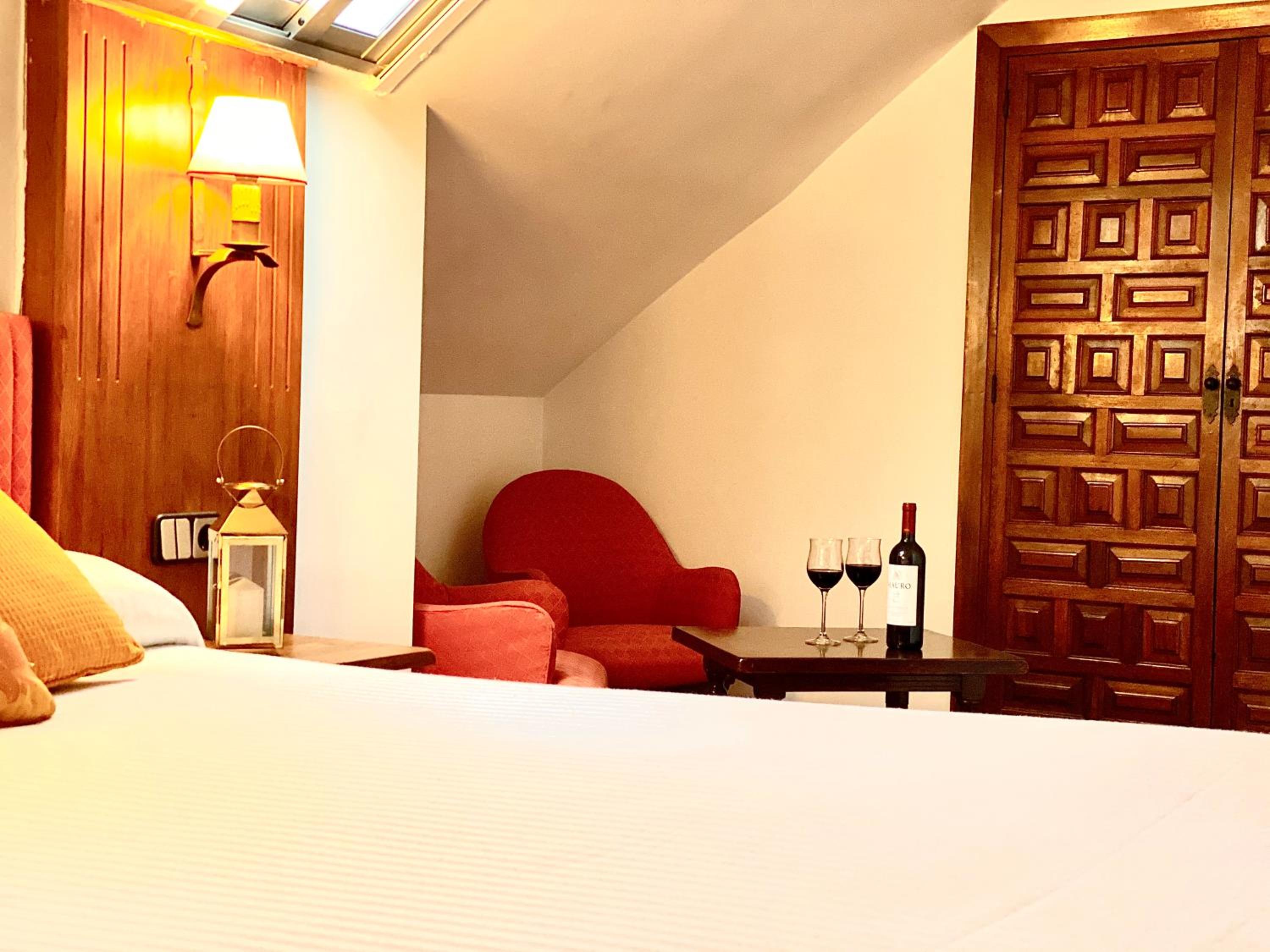 Budget Double Room - Photo 5