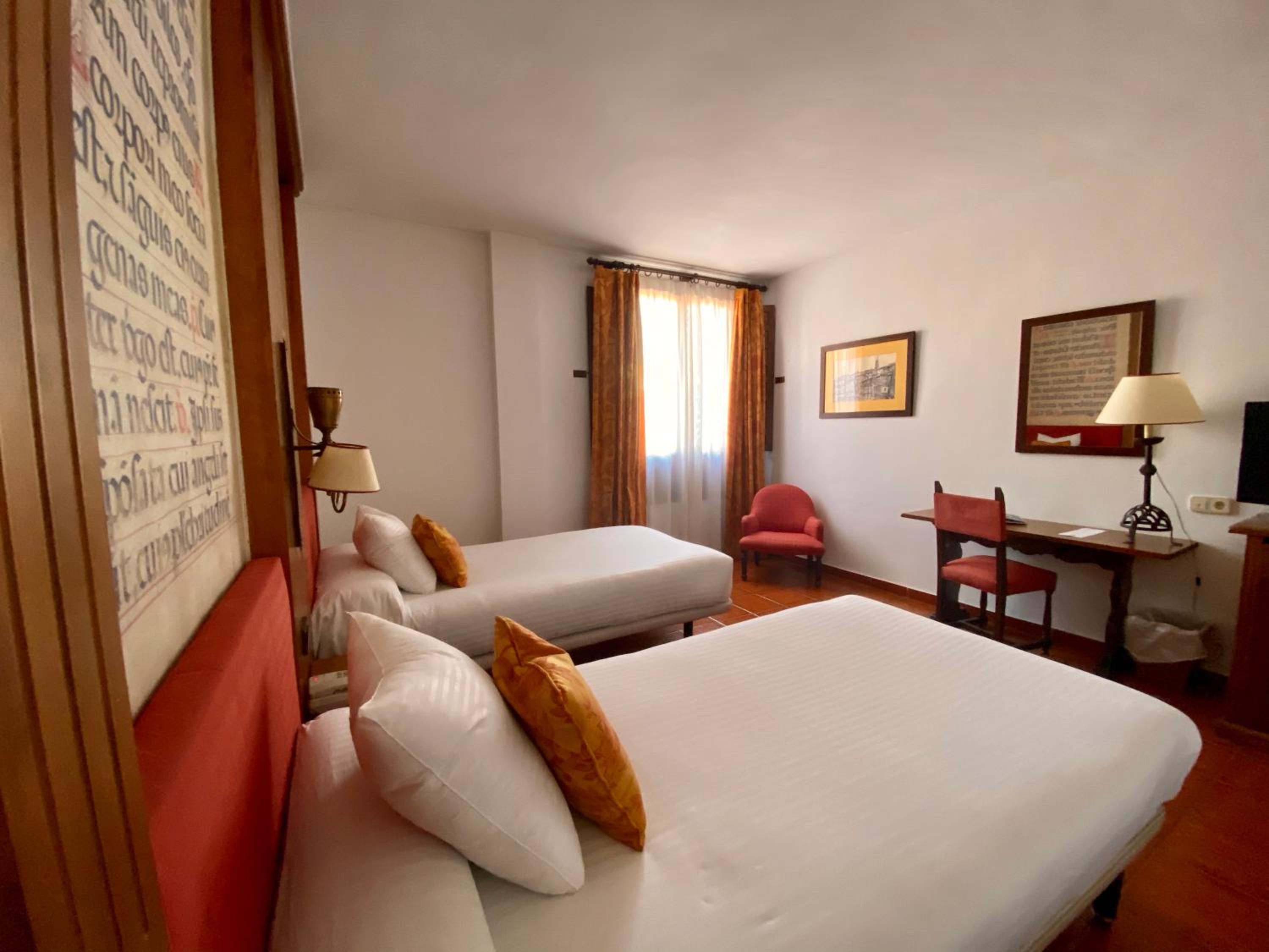 Standard Twin Room - Photo 3
