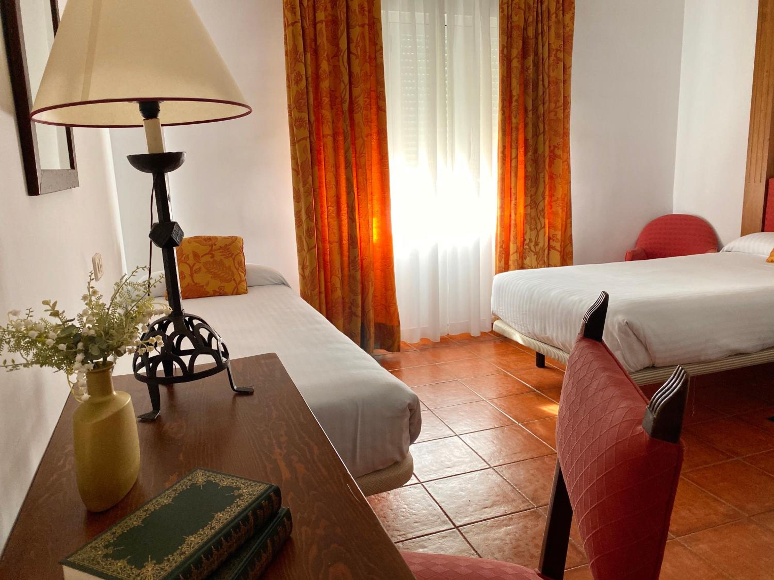 Triple Room (3 Adults) - Photo 1