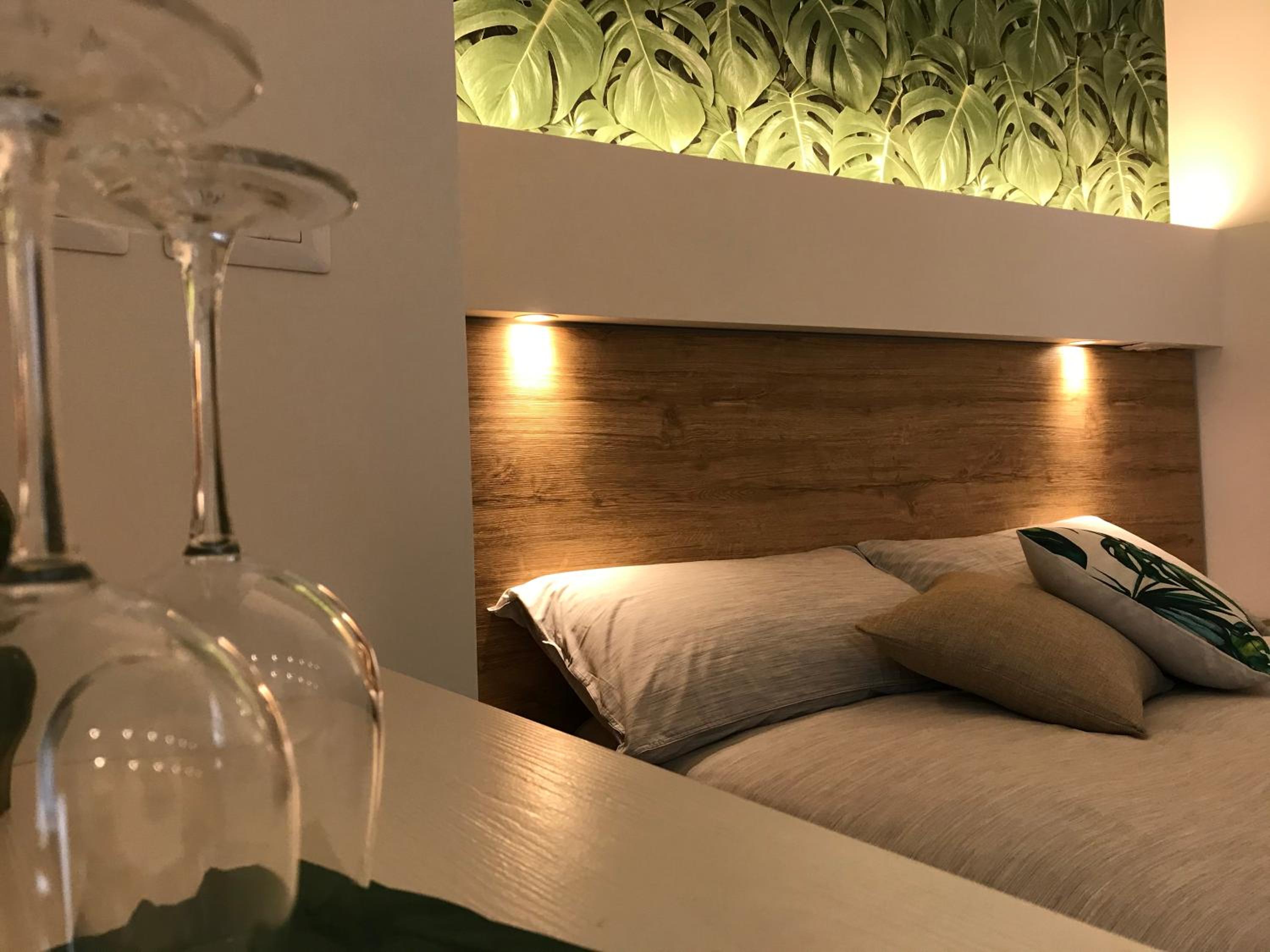 Double Room with Balcony - Photo 3