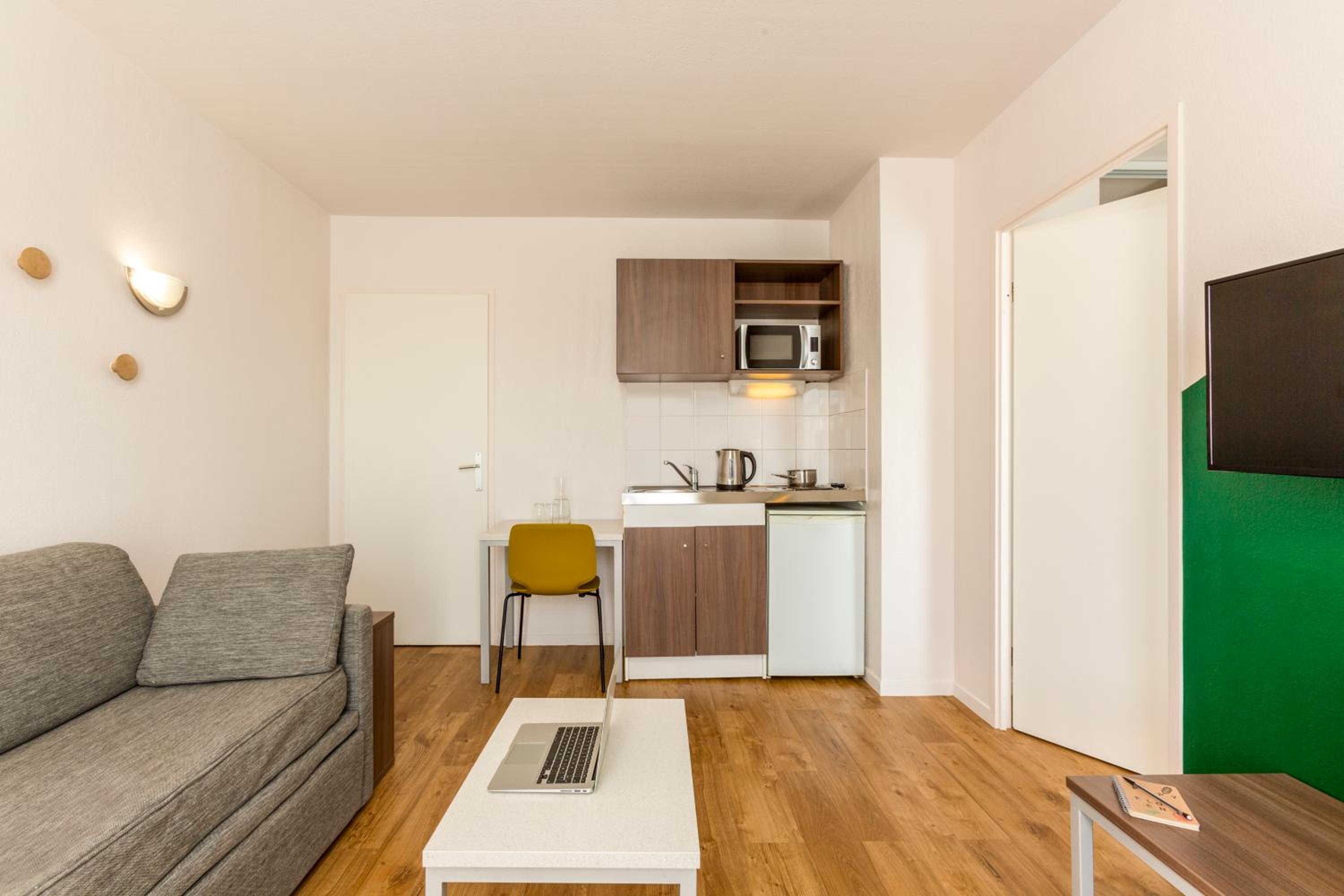One-Bedroom Apartment - Photo 5