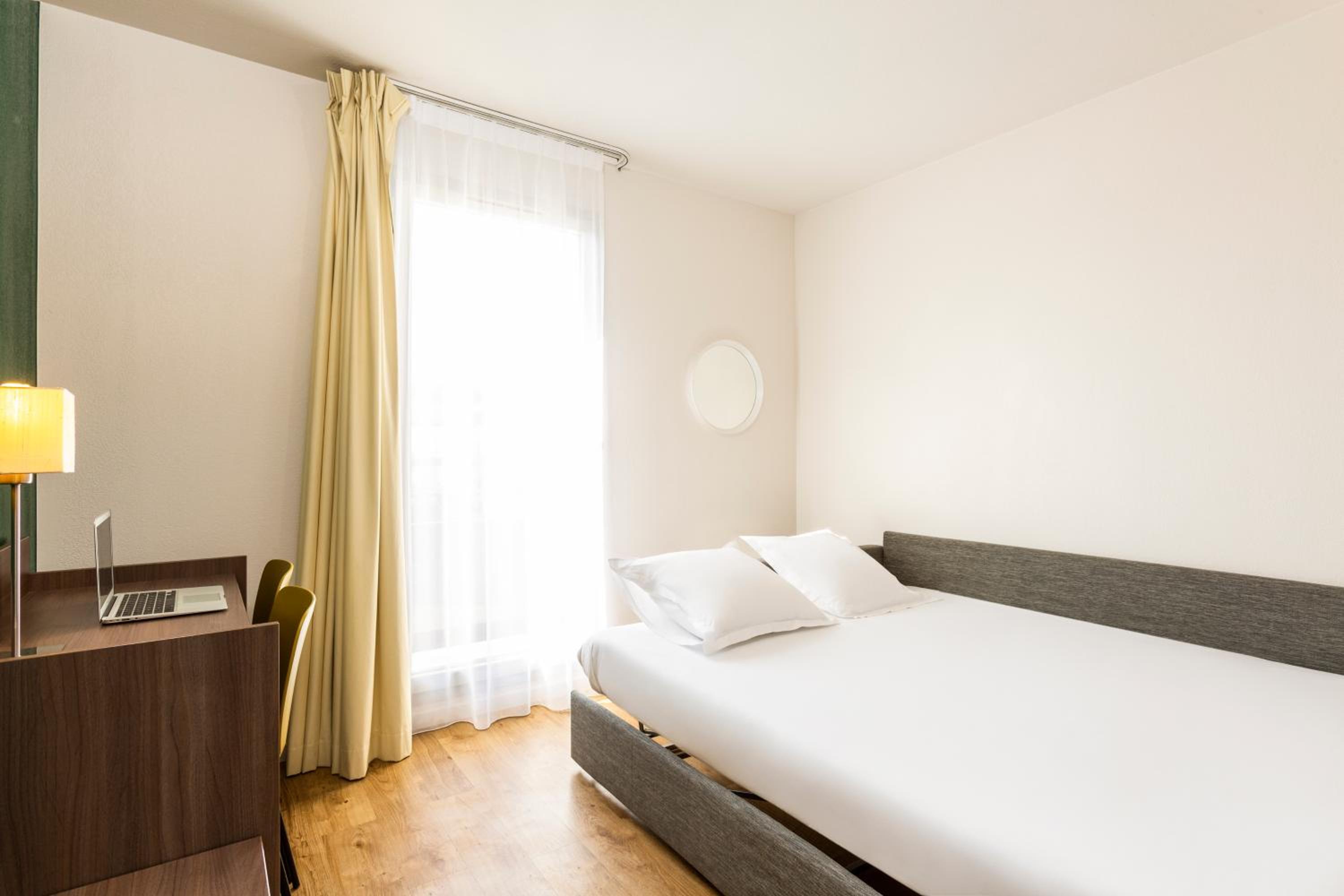 One-Bedroom Apartment - Photo 4