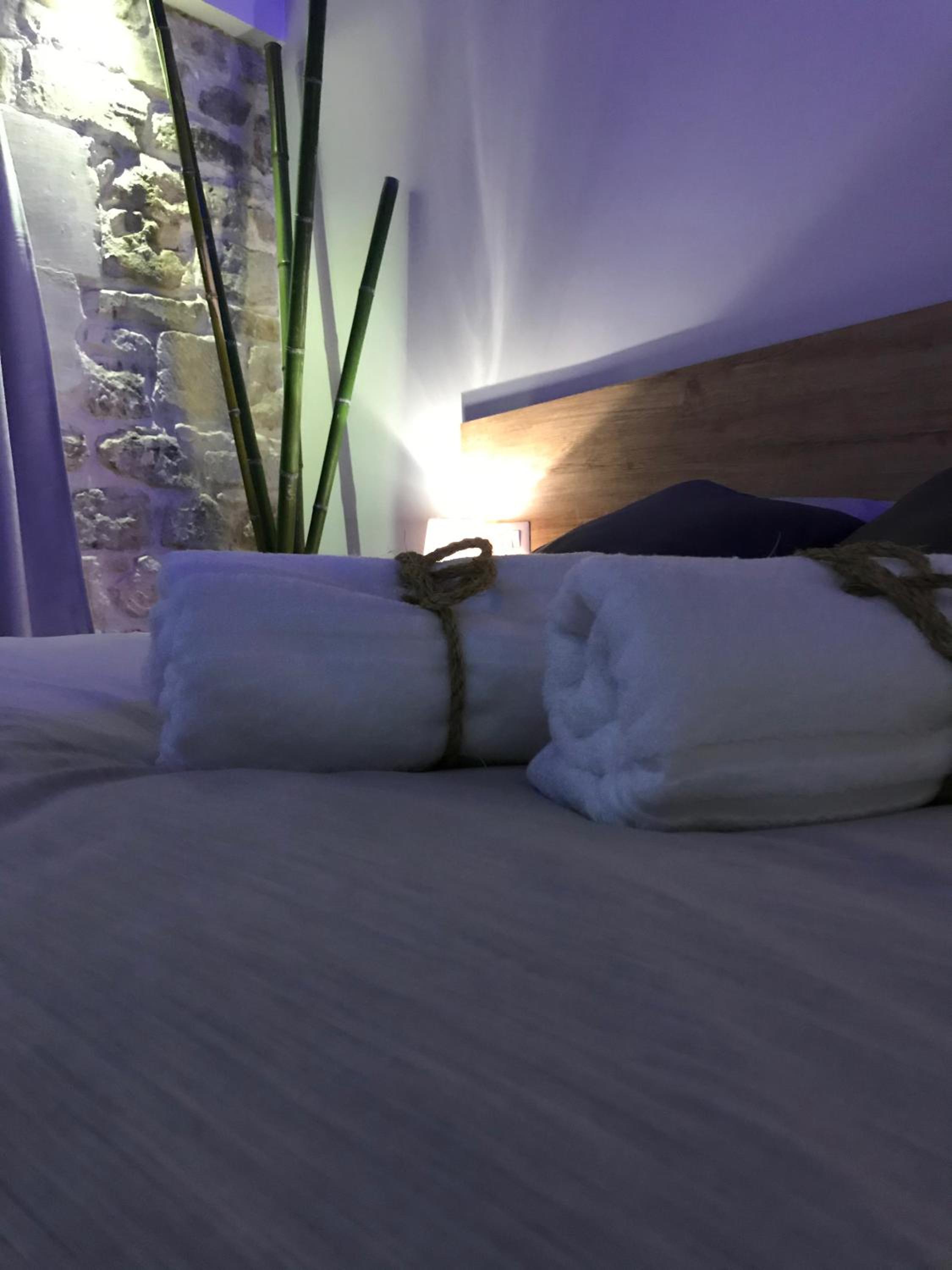 Deluxe Junior Suite - Photo 13