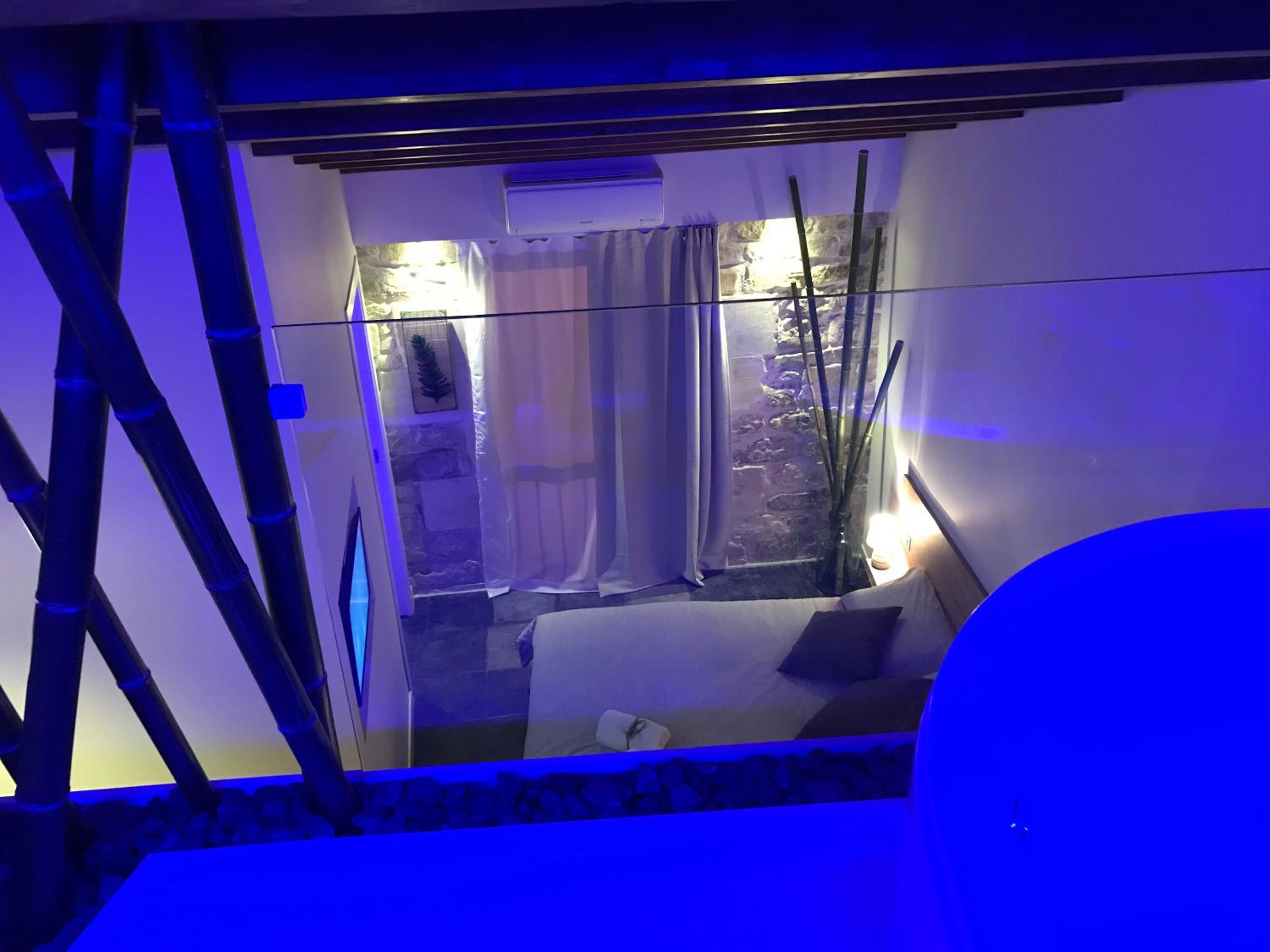 Deluxe Junior Suite - Photo 16