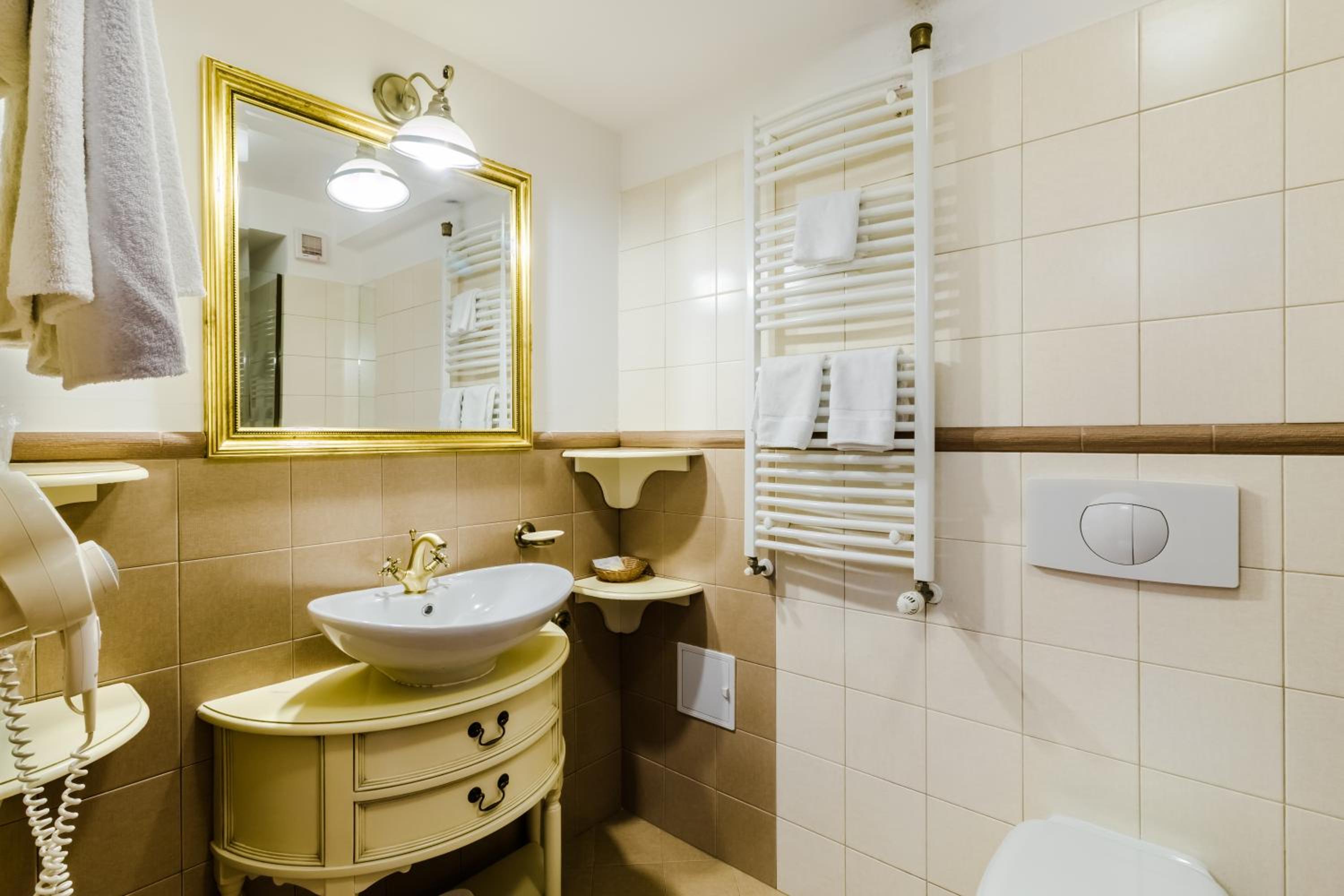 Standard Double Room - Photo 10