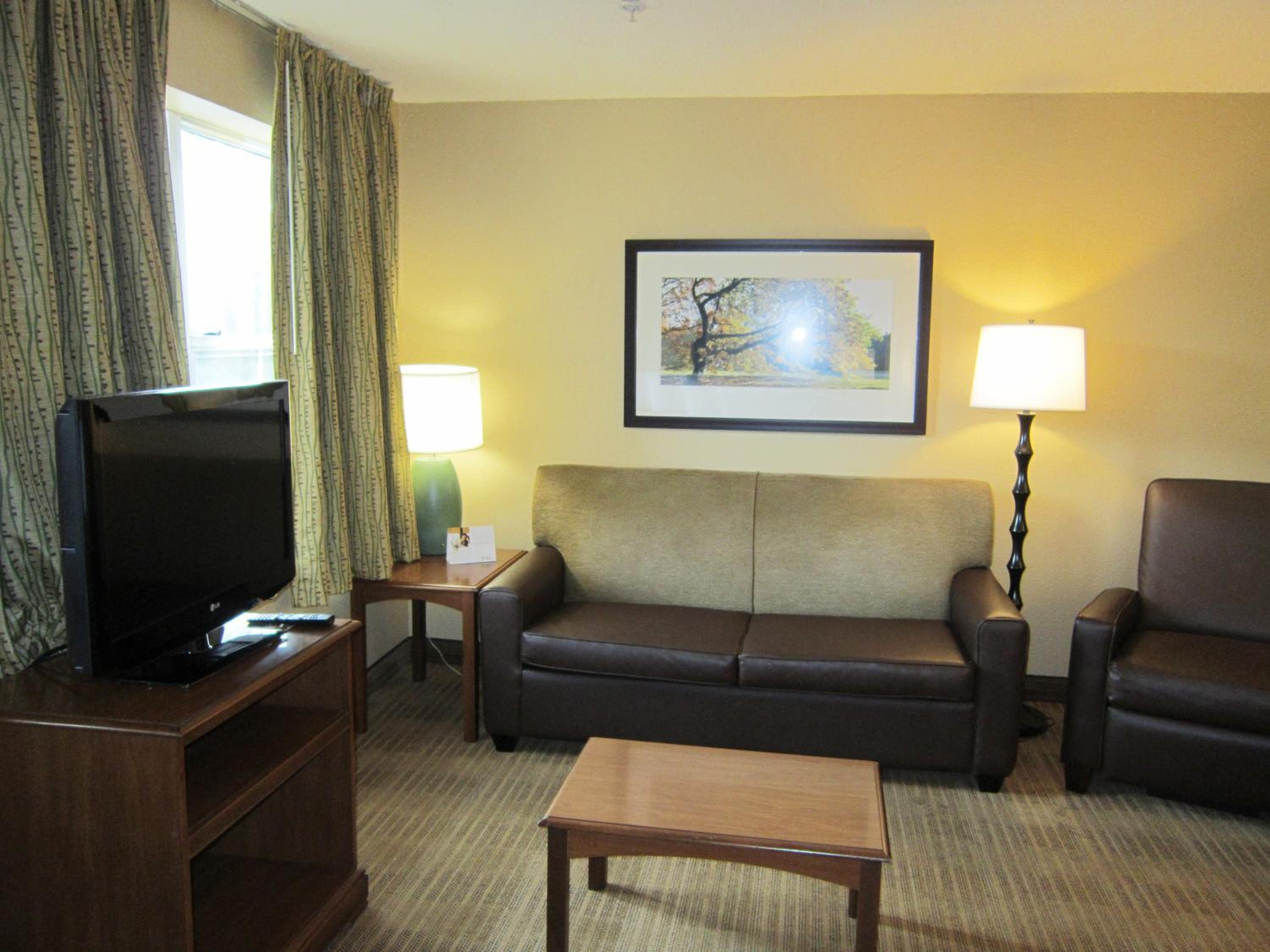 Deluxe Studio with 1 King Bed - Non-Smoking - Photo 6