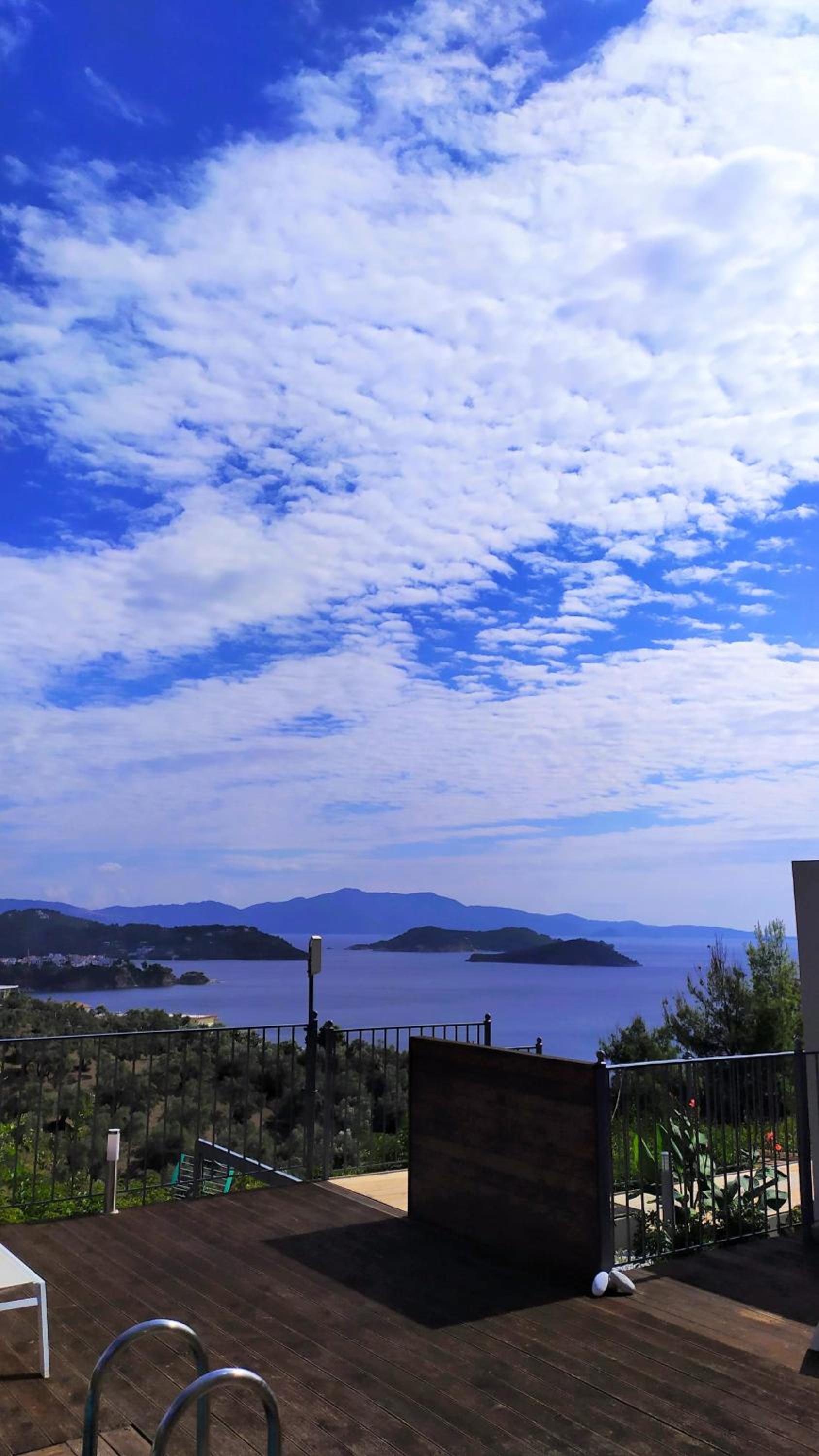 Superior Three-Bedroom Villa with Private Pool and Sea View photo 2