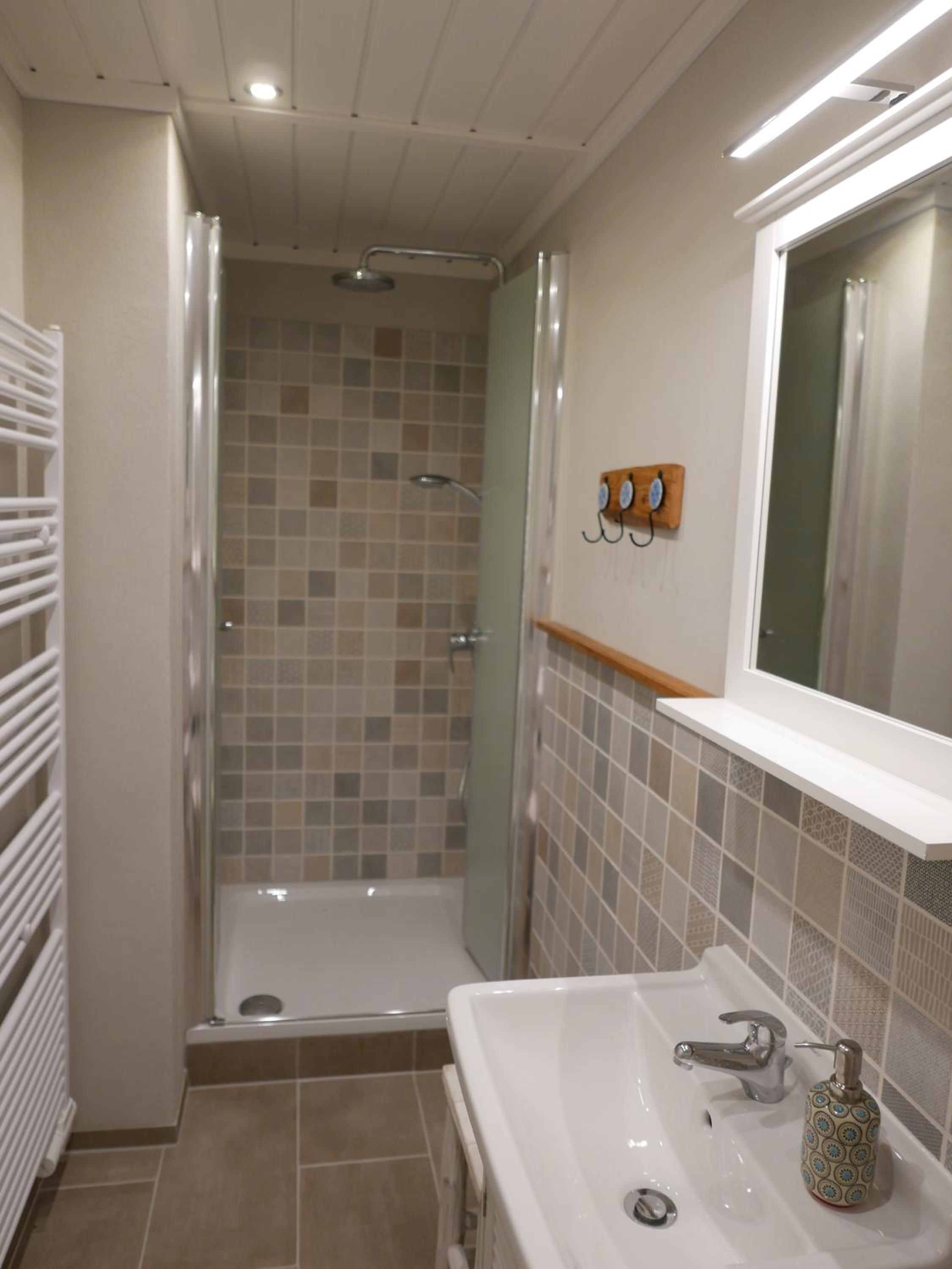 One-Bedroom Apartment photo 2