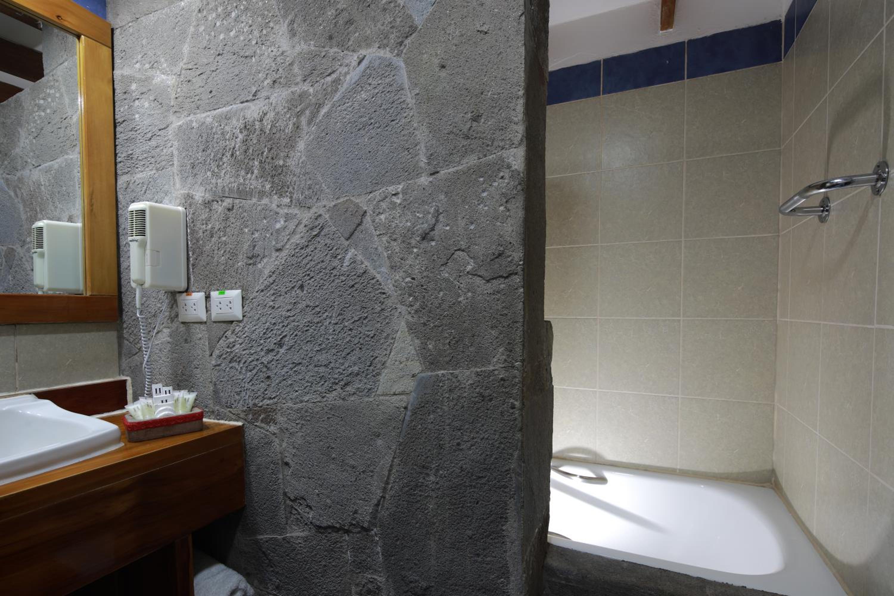 Double Room, 1 Double or 2 Twin Beds