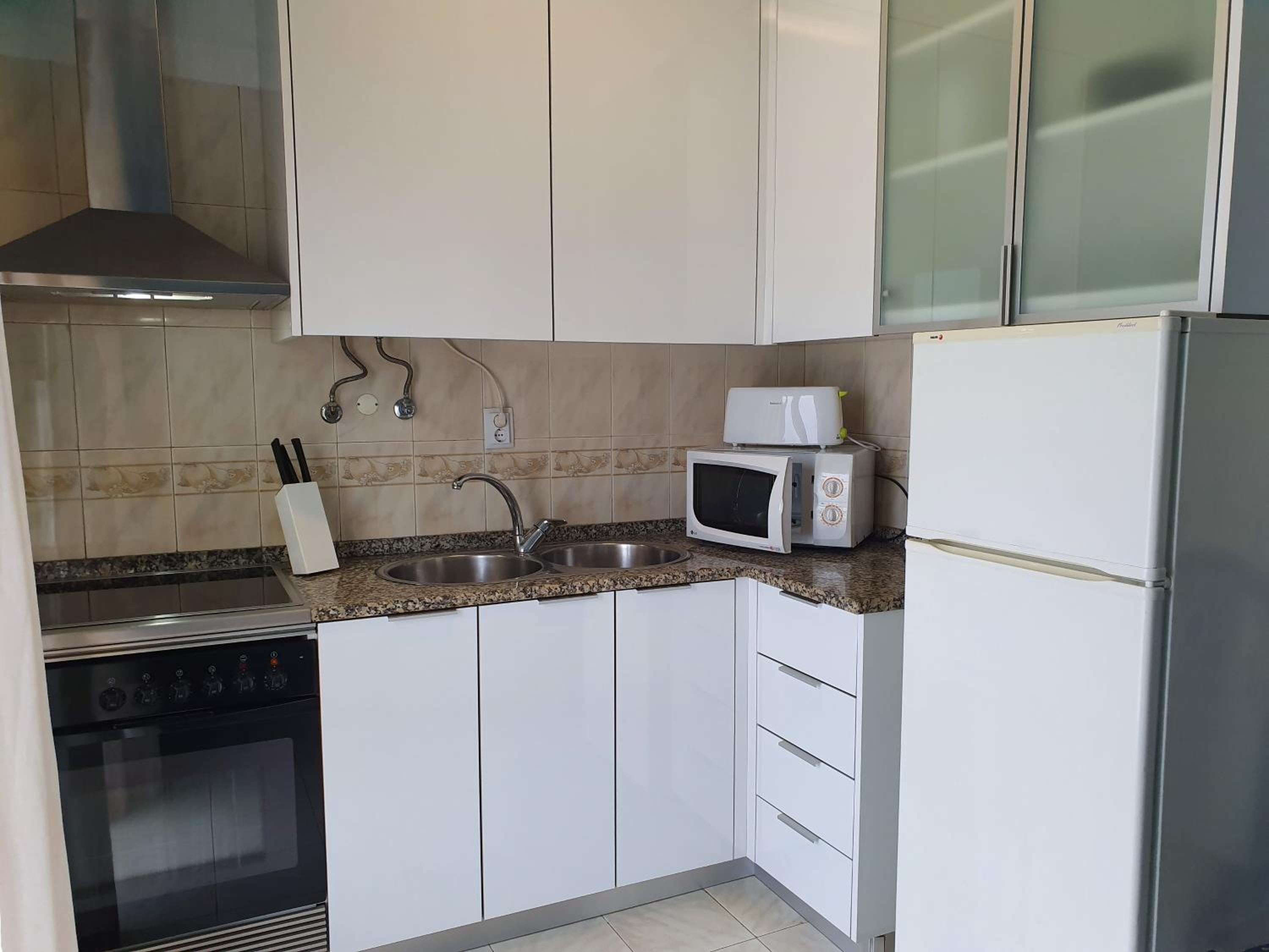 One-Bedroom Apartment with Sea View - Photo 47