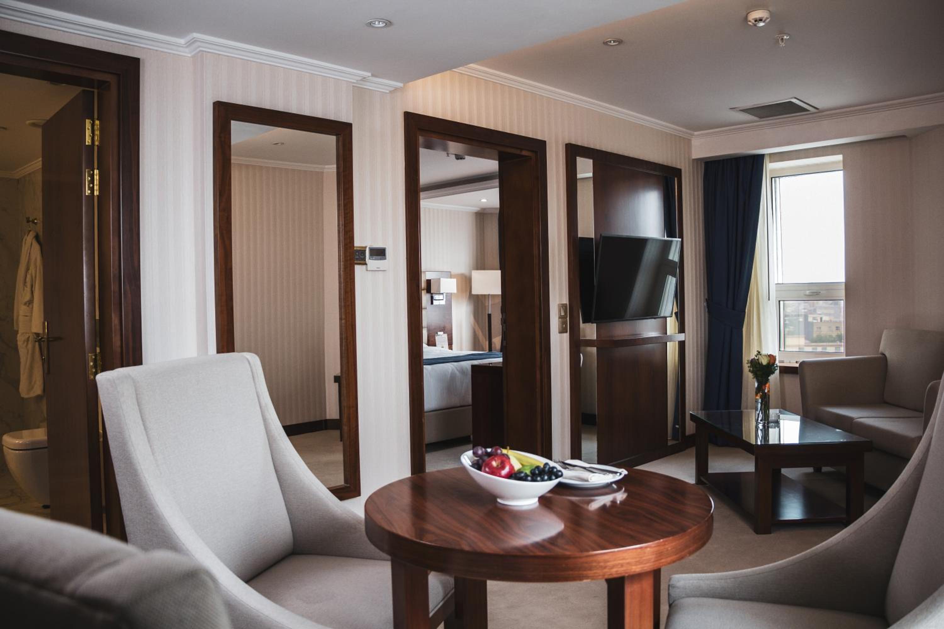 Executive Suite - Photo 1