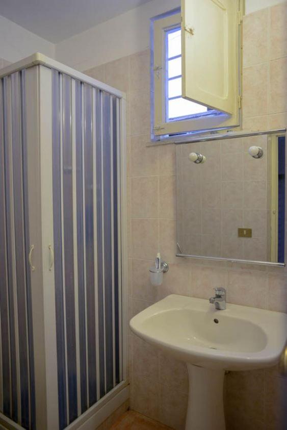 Apartment with Terrace - Photo 4