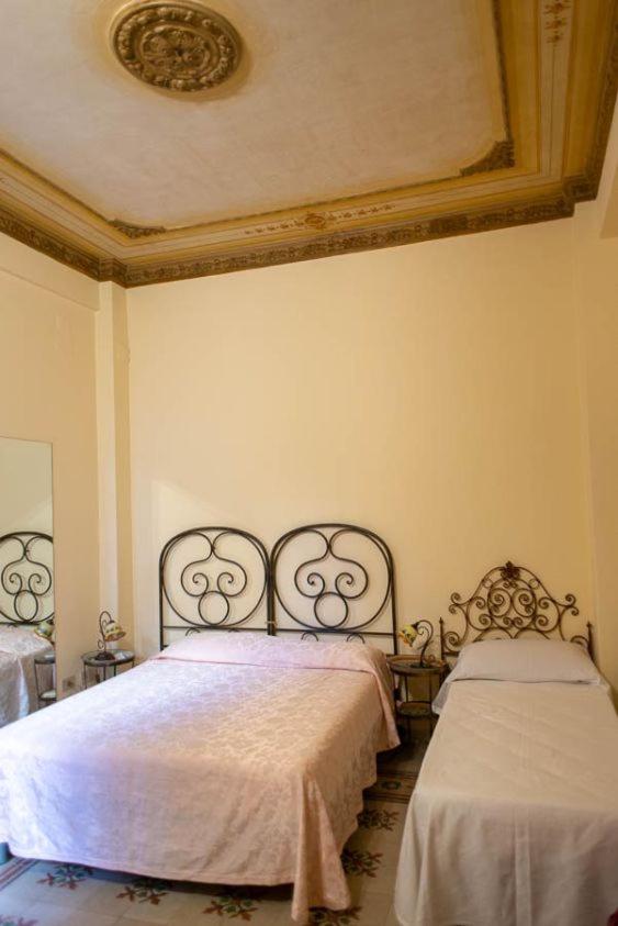 Apartment with Terrace - Photo 11