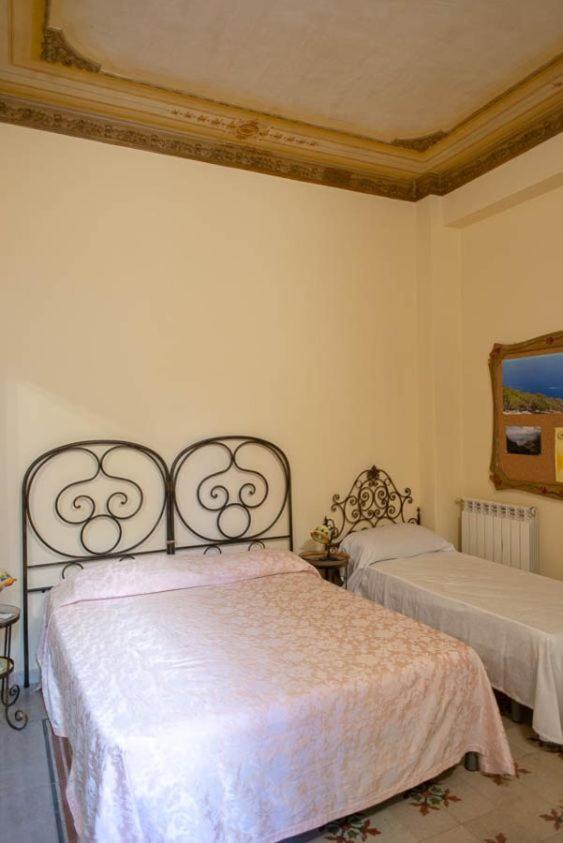 Apartment with Terrace - Photo 15