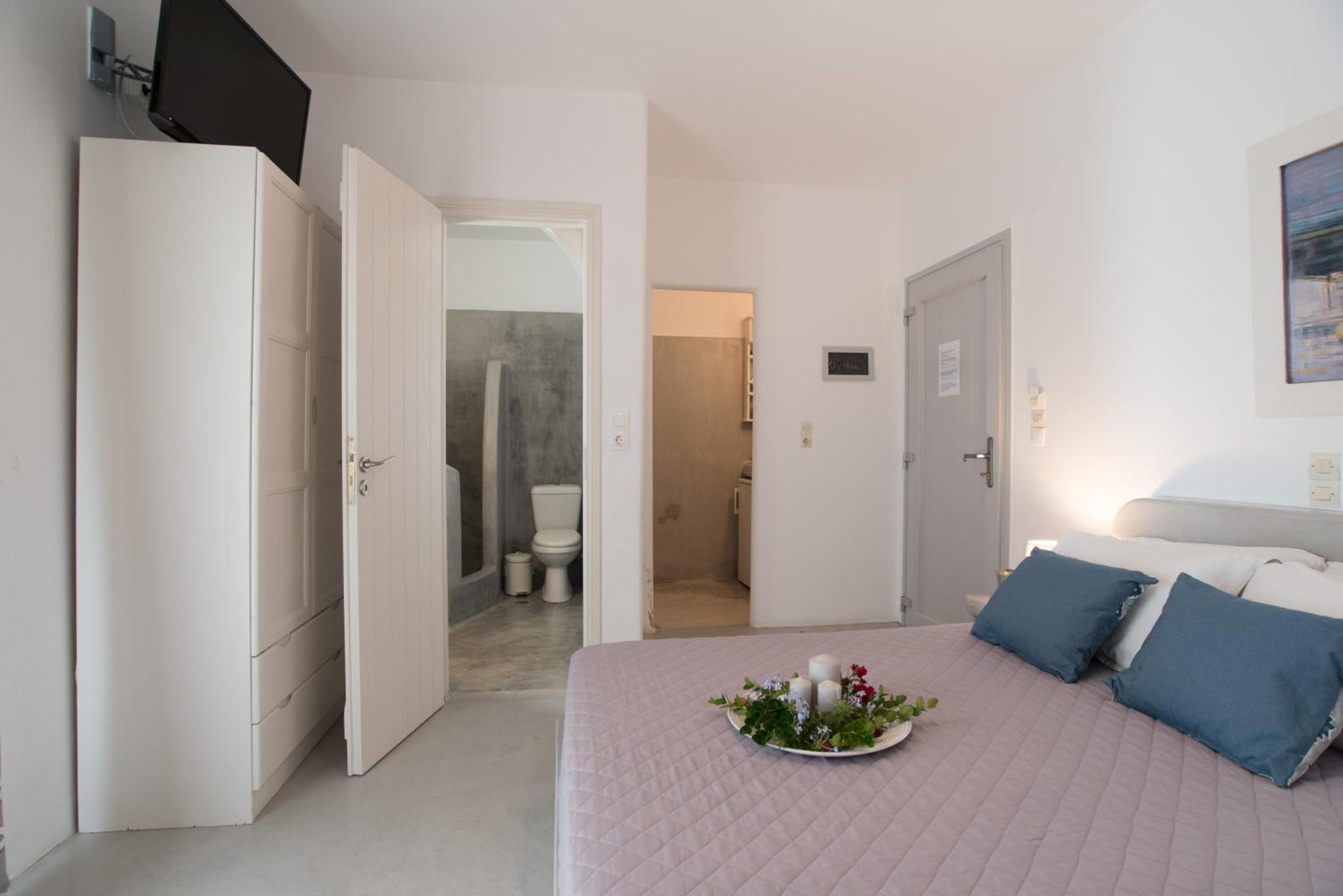 Studio (2 Adults)