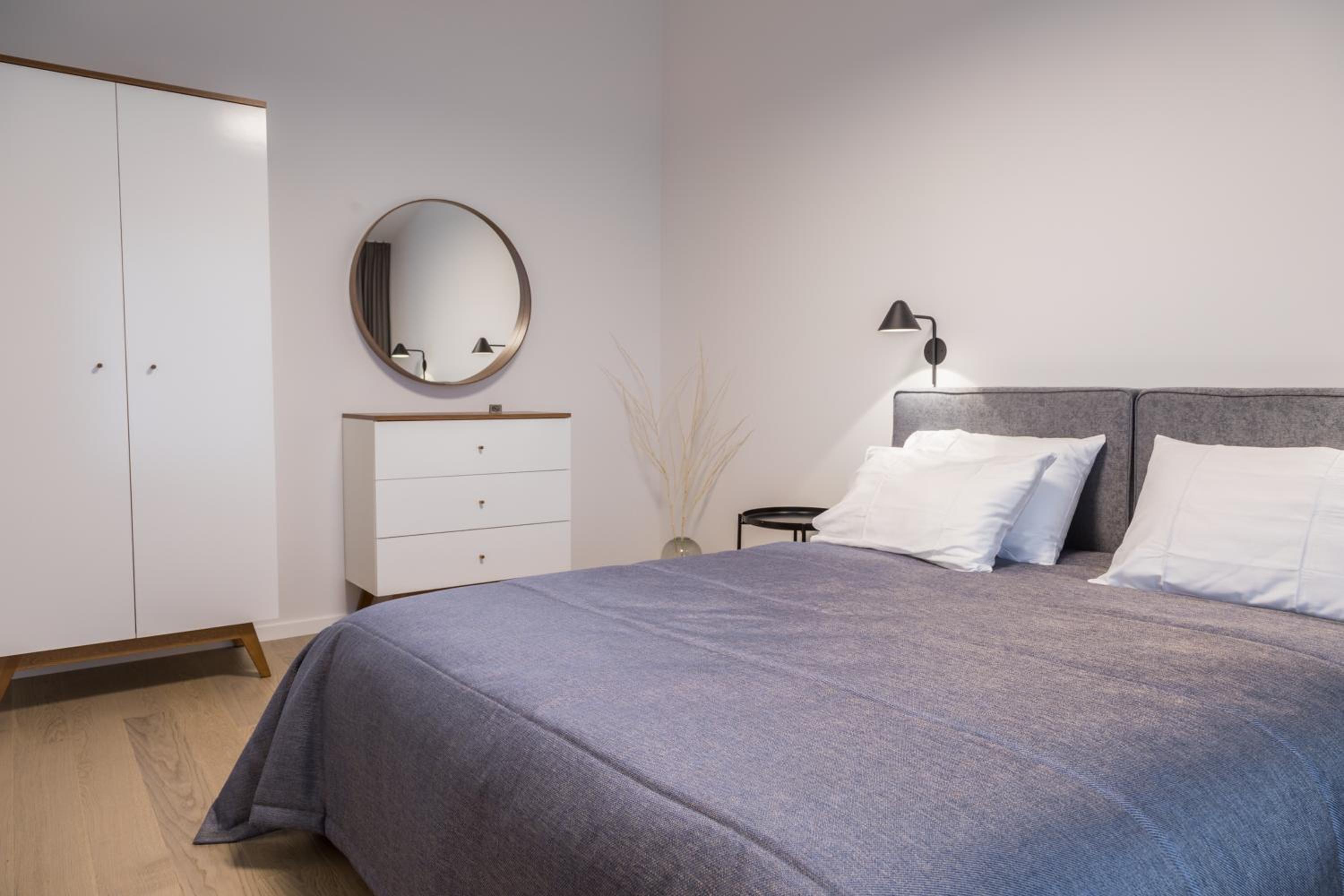 One-Bedroom Apartment - Photo 7