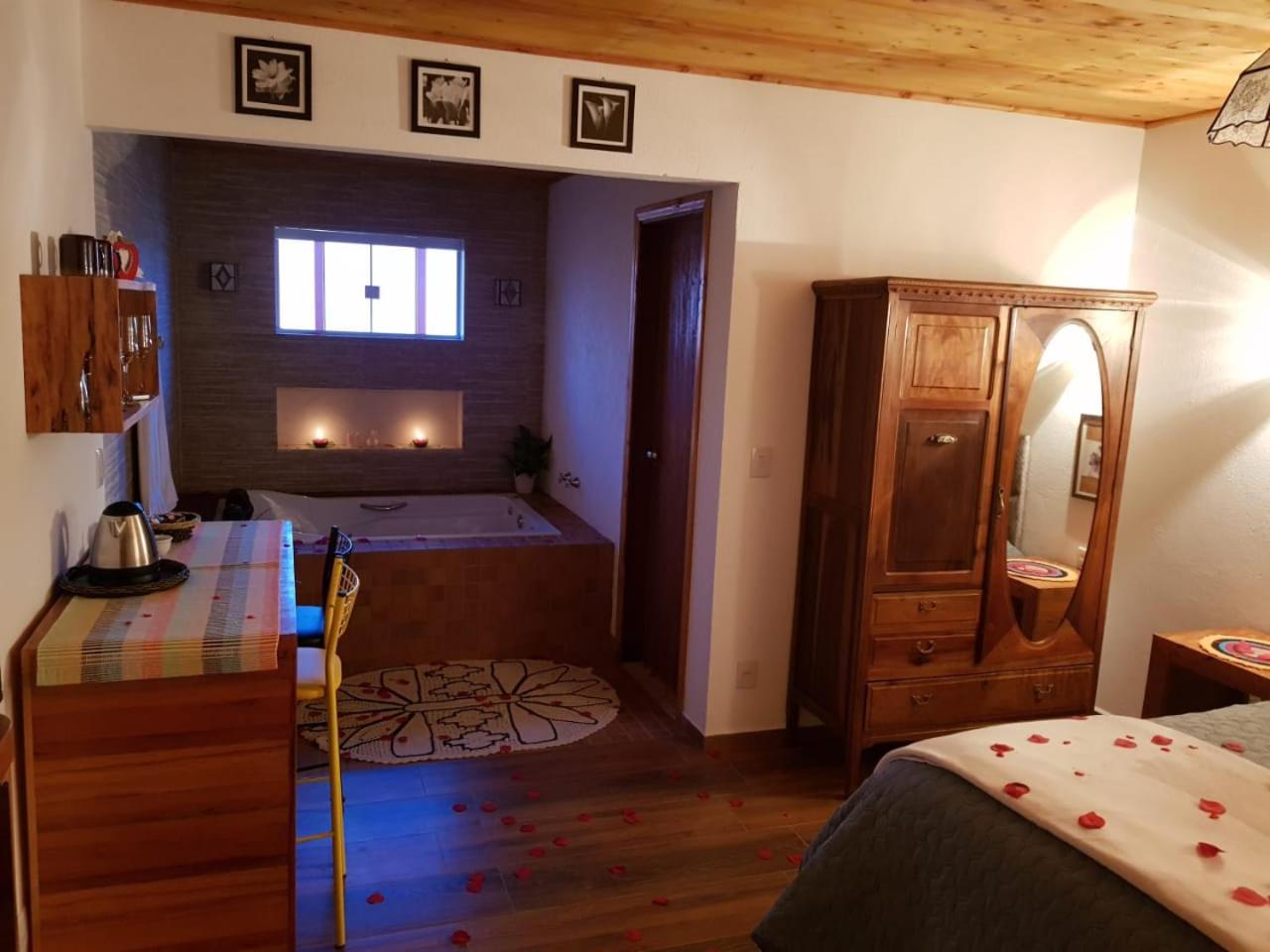 Suite with Spa Bath photo 3