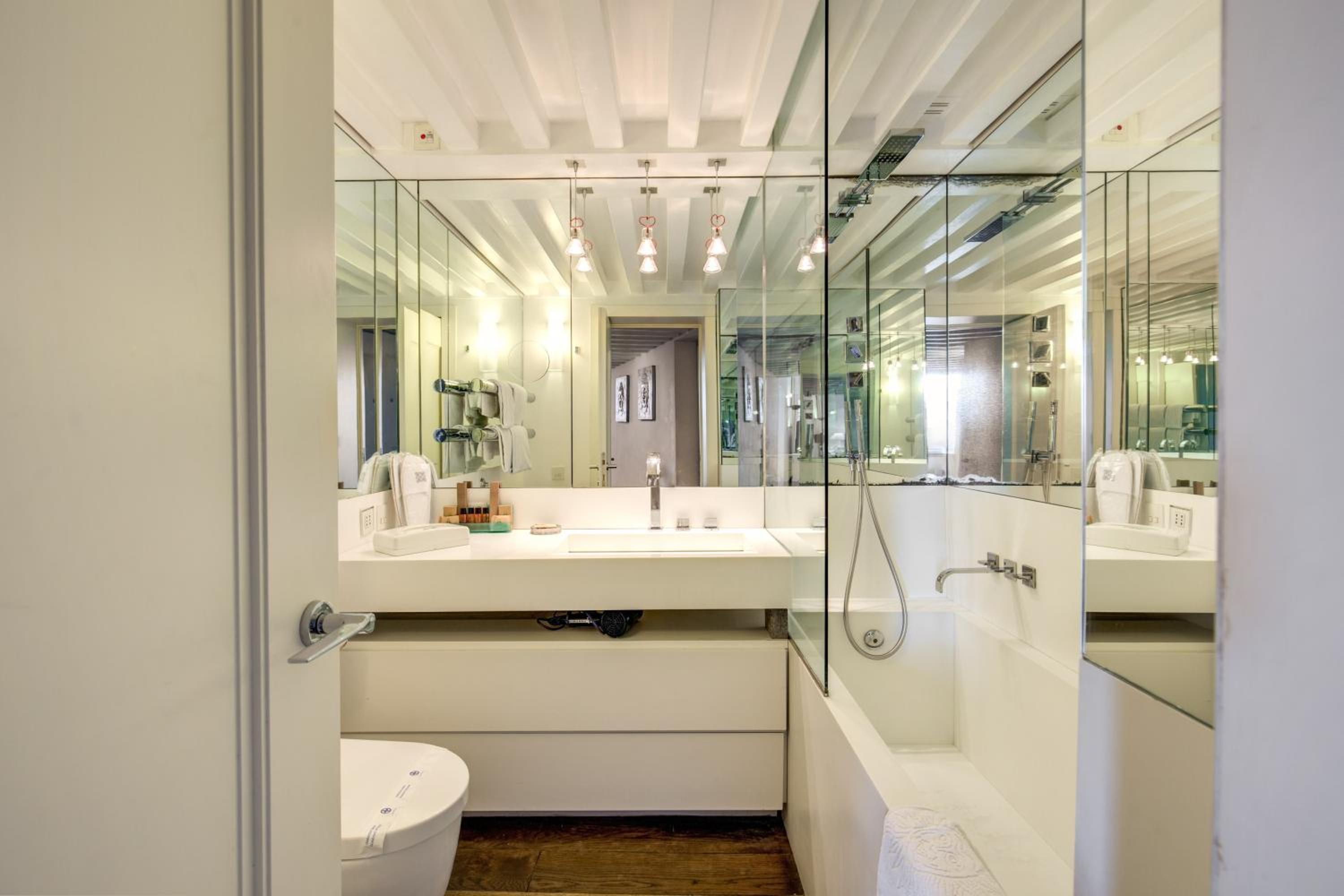 Executive Suite - Annex photo 2