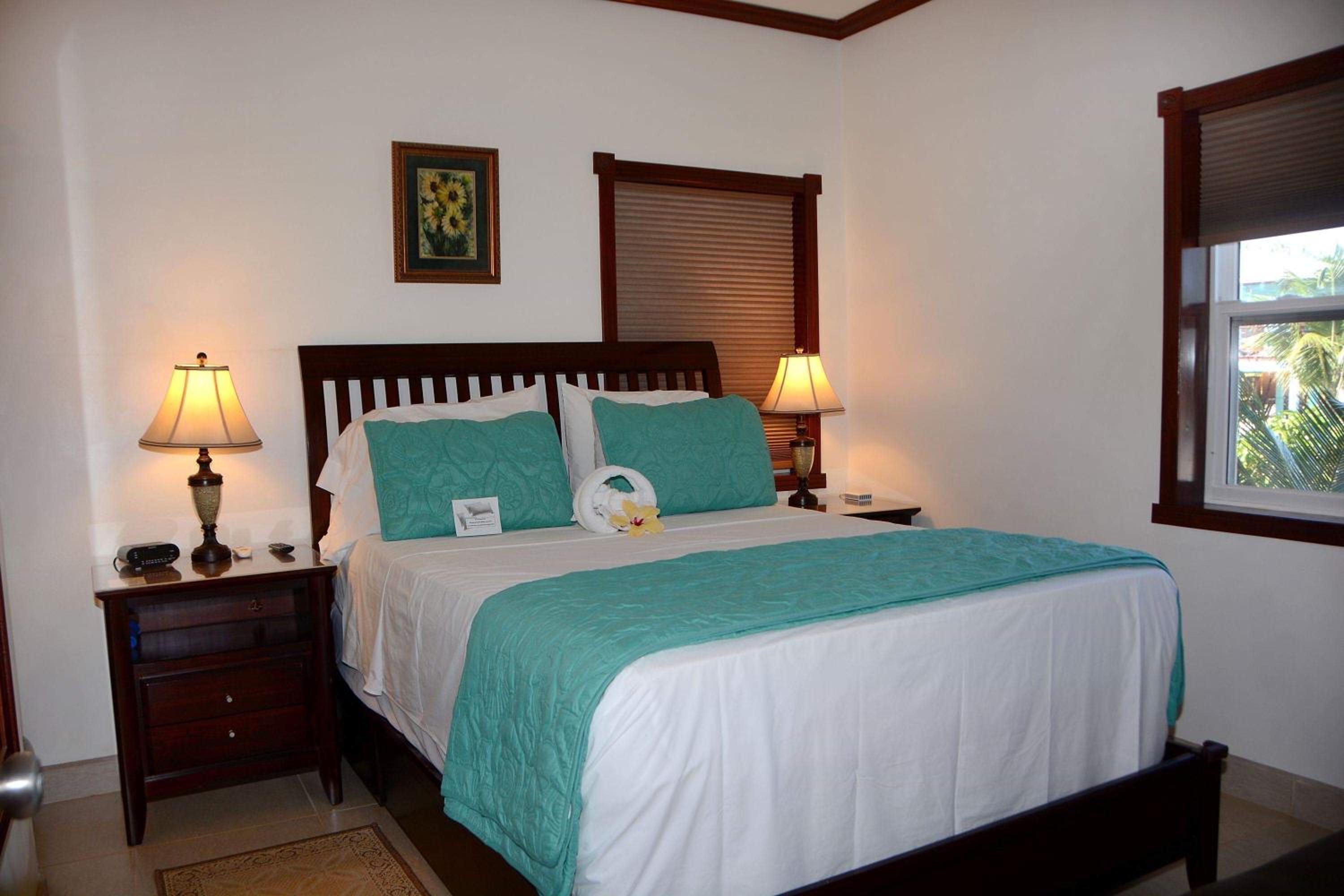 One Bedroom Queen Suite - Oceanfront