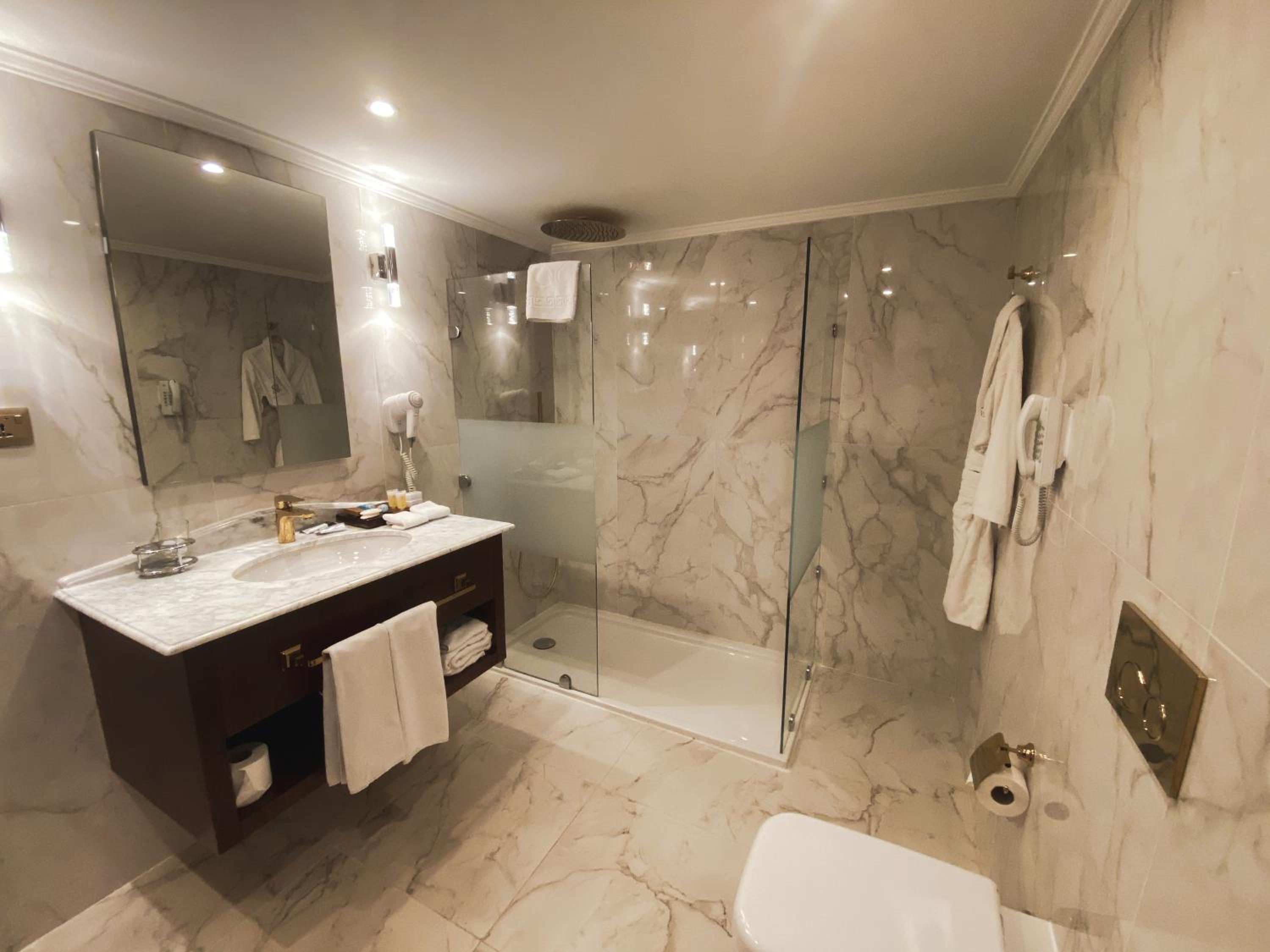 Executive Suite - Photo 3