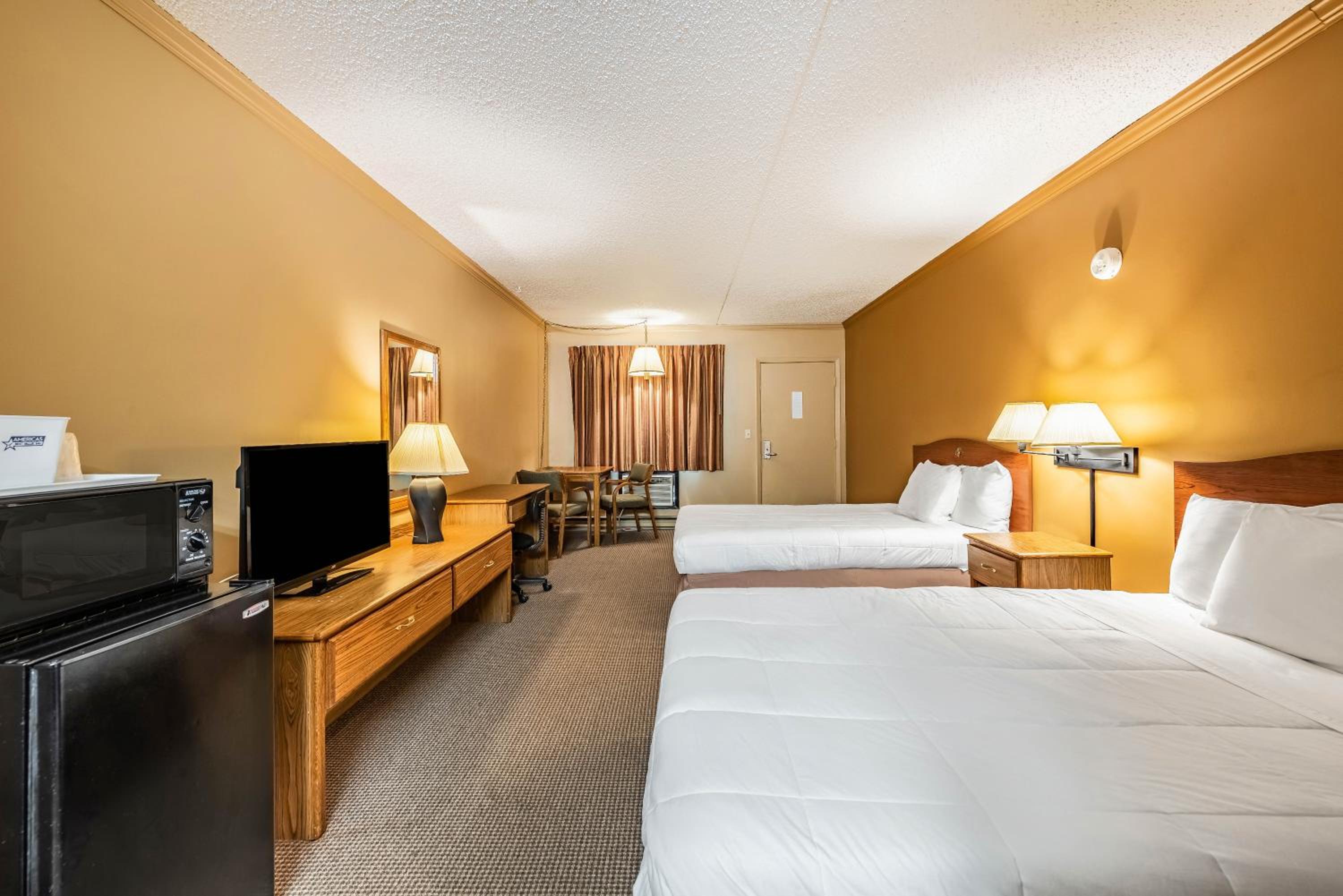 Deluxe Queen Room with Two Queen Beds - Photo 2