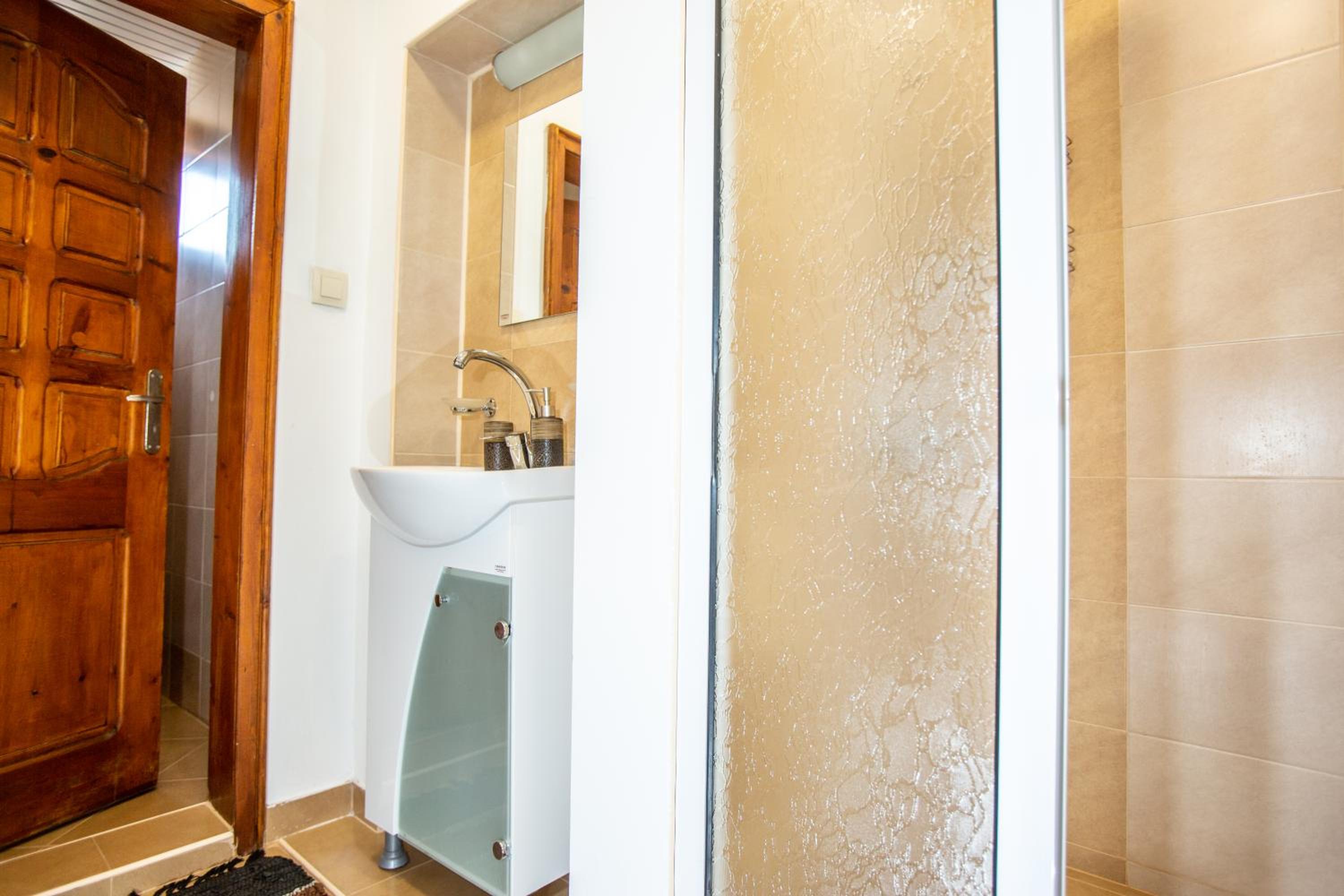 Deluxe One-Bedroom Suite photo 3