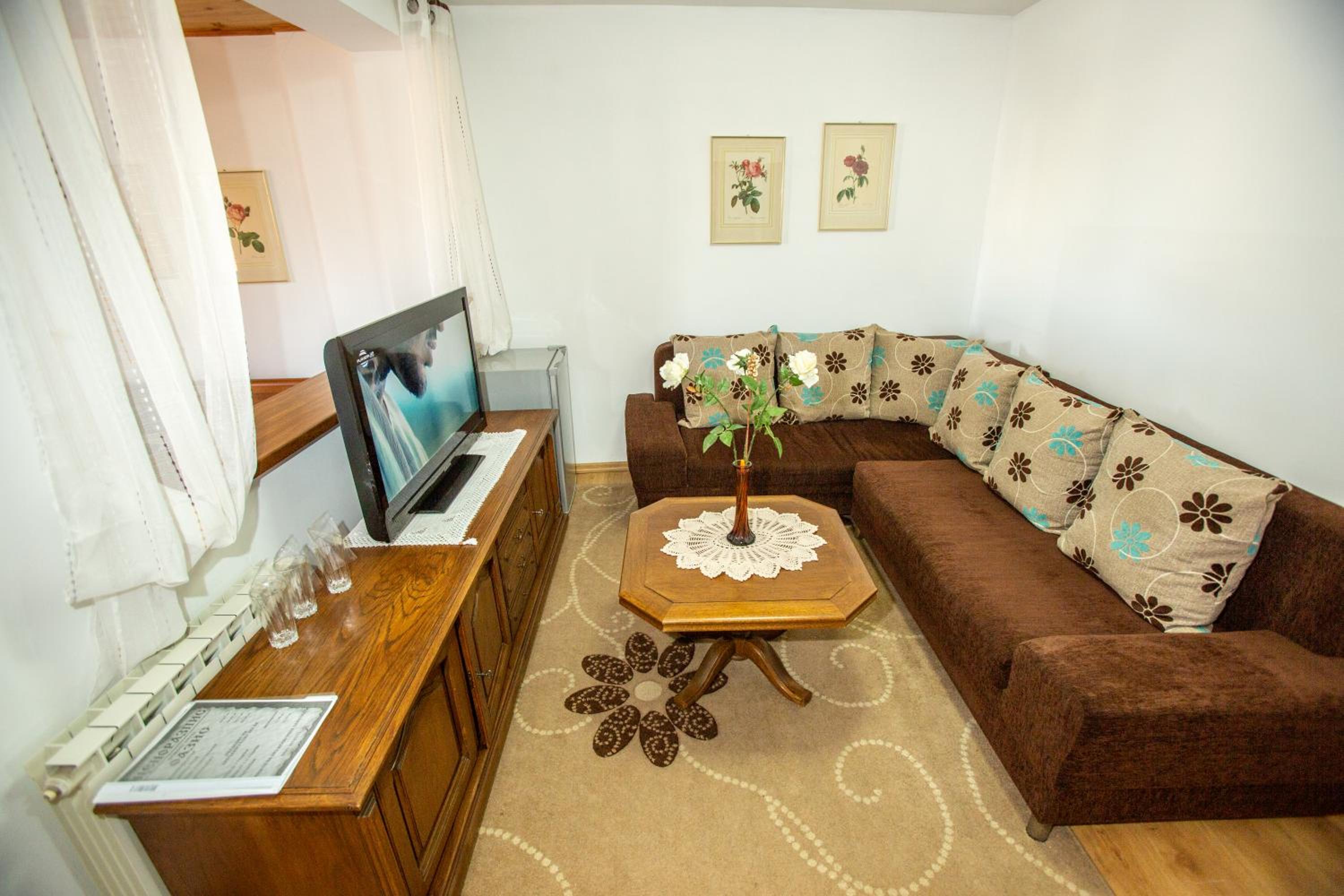 Deluxe One-Bedroom Suite photo 3