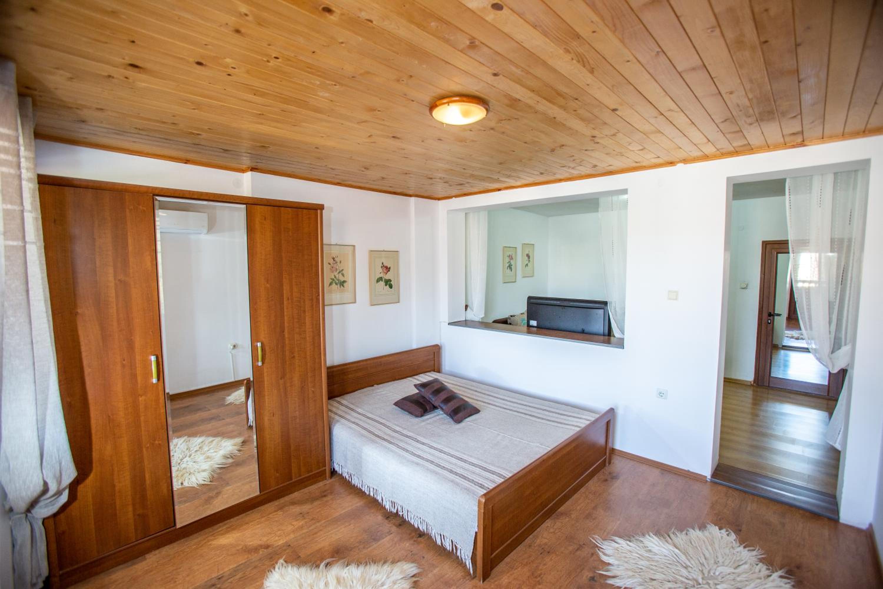 Deluxe One-Bedroom Suite photo 2