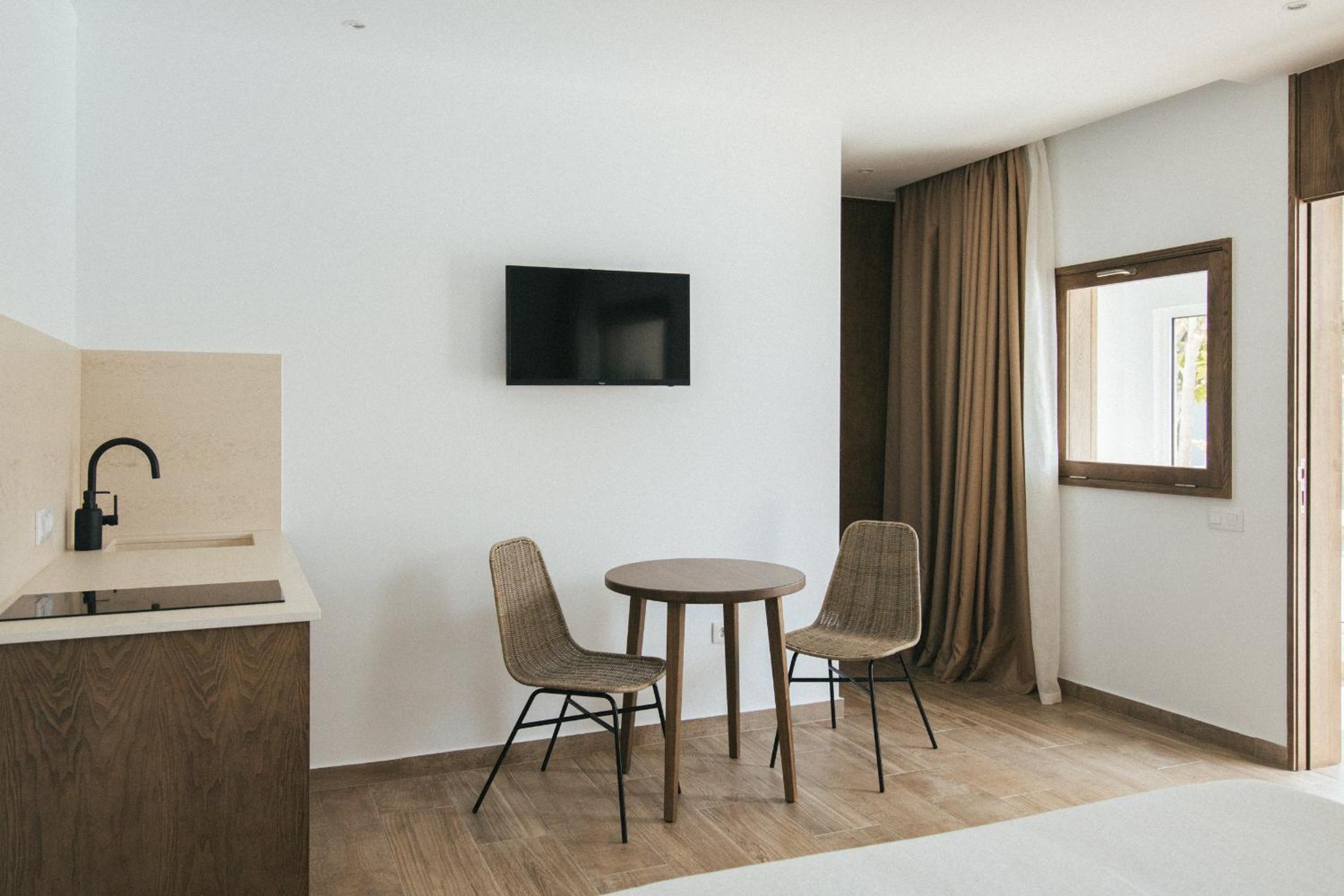 Studio Apartment photo 2