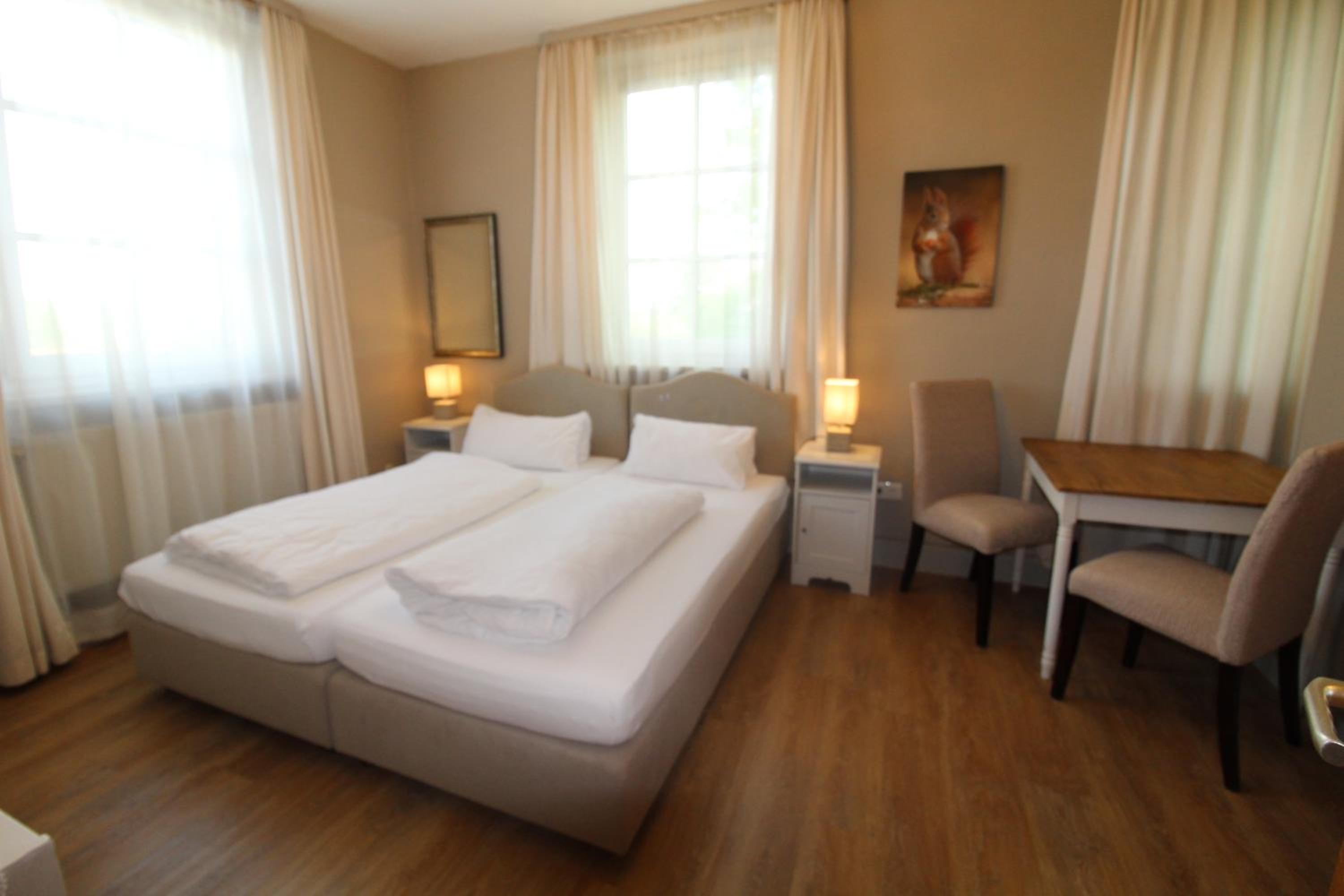 Double or Twin Room with Bathroom - Photo 3