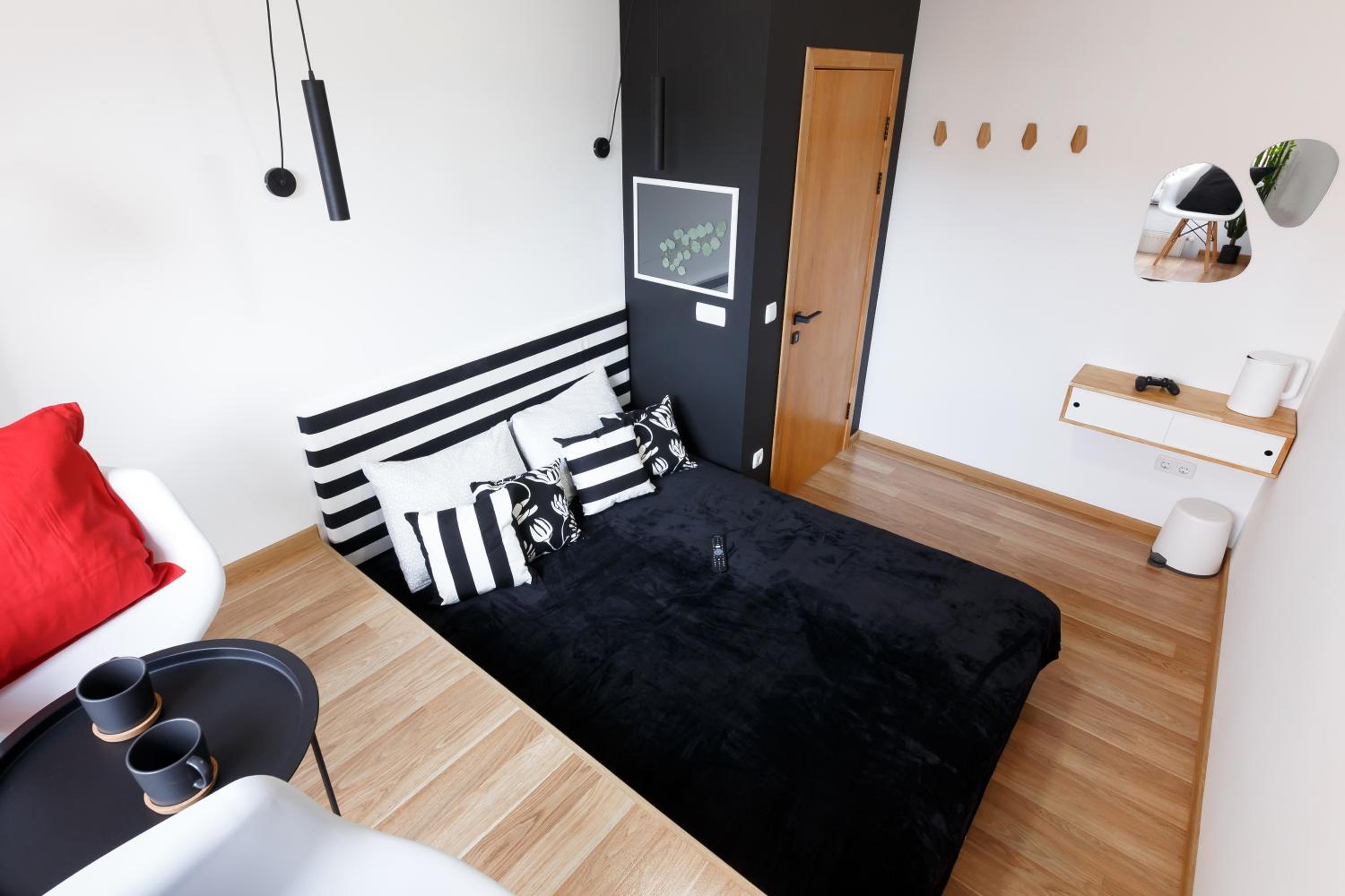 Apartment with King-size bed and shared Bathroom photo 2