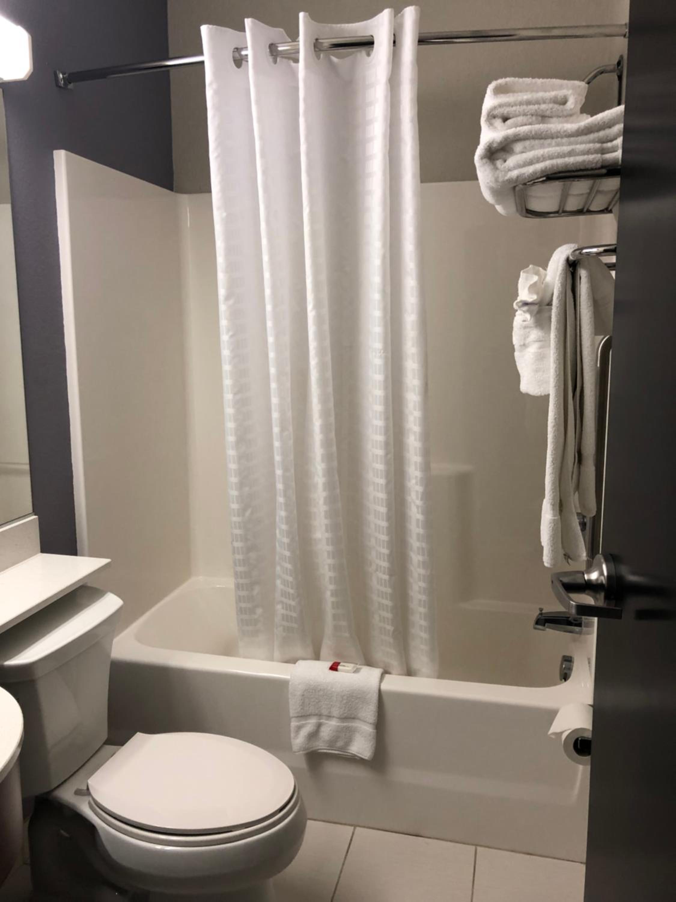 Deluxe Queen Room - Non-Smoking
