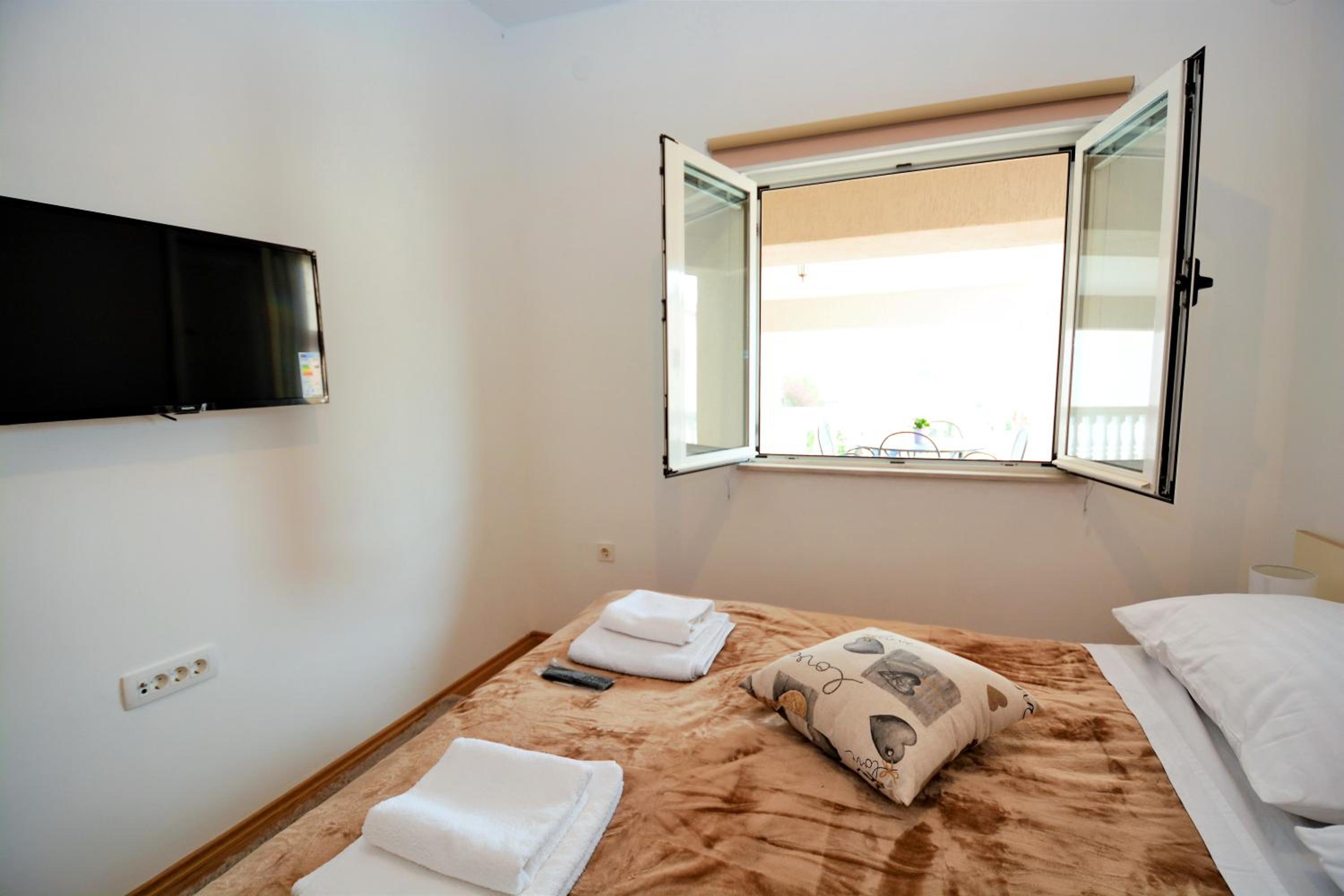 Apartment with Terrace photo 3