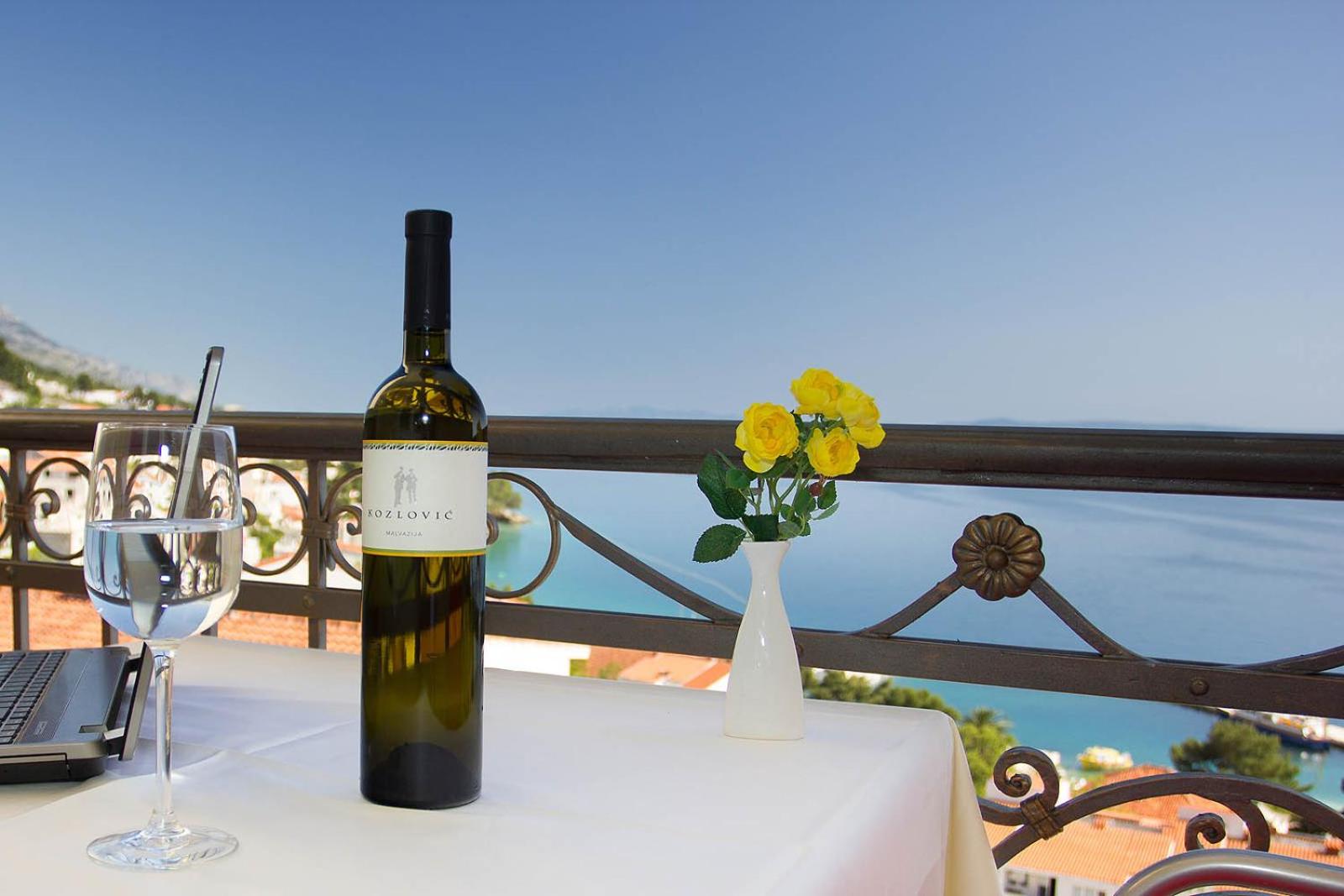 One-Bedroom Apartment with Sea View and Terrace photo 3
