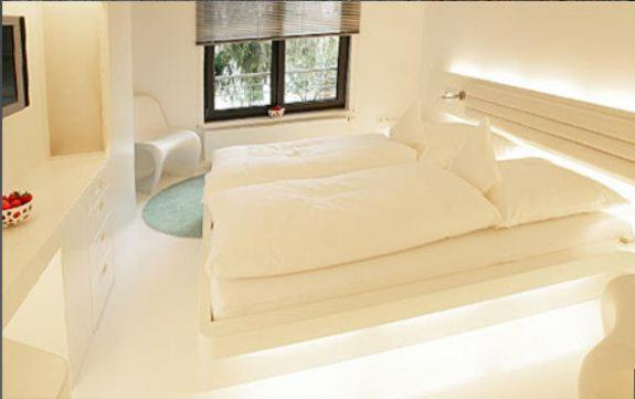 Double Room Space - Photo 3