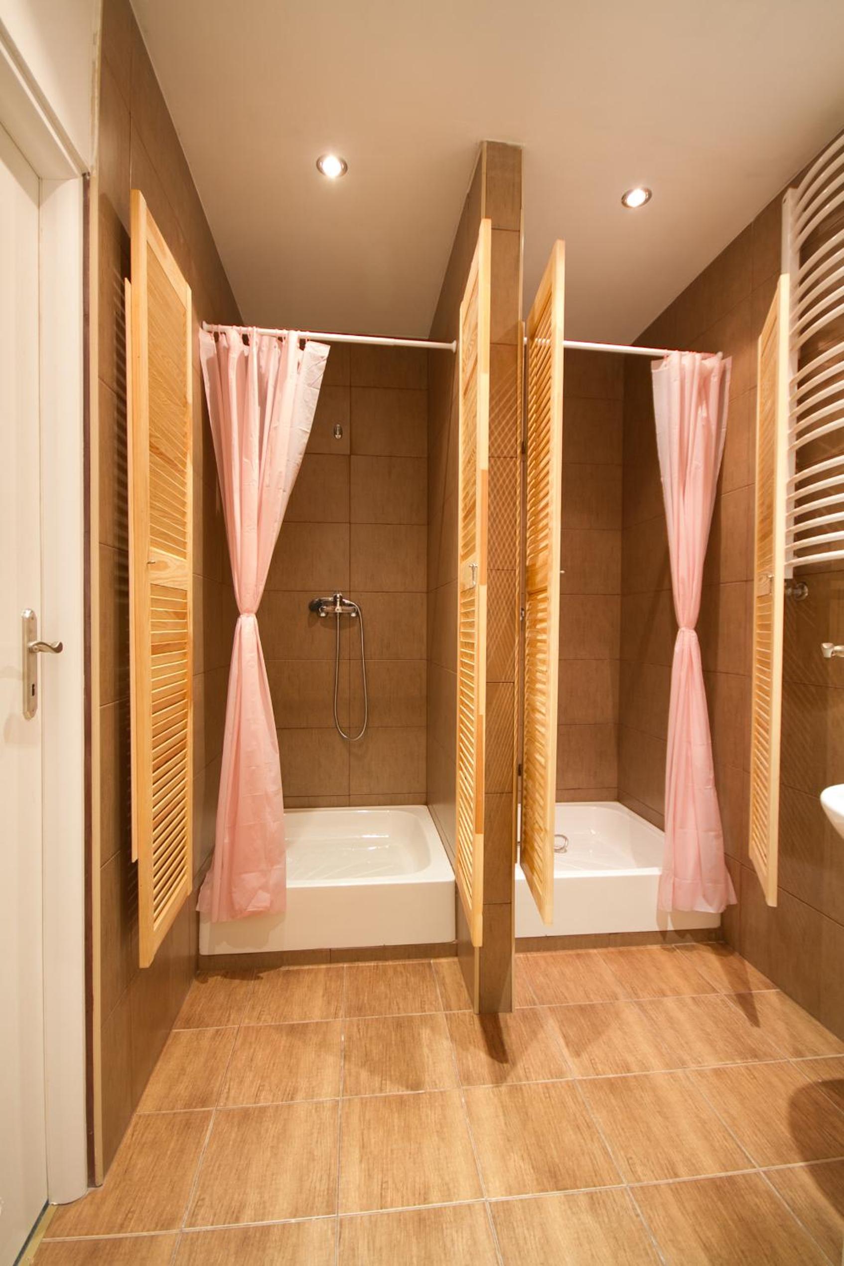 Single Bed in 4-Bed Dormitory Room photo 2