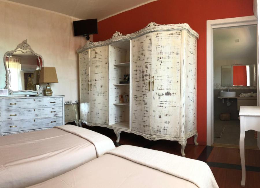 Double Room - Photo 7