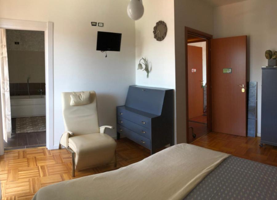 Twin Room with Balcony - Photo 4